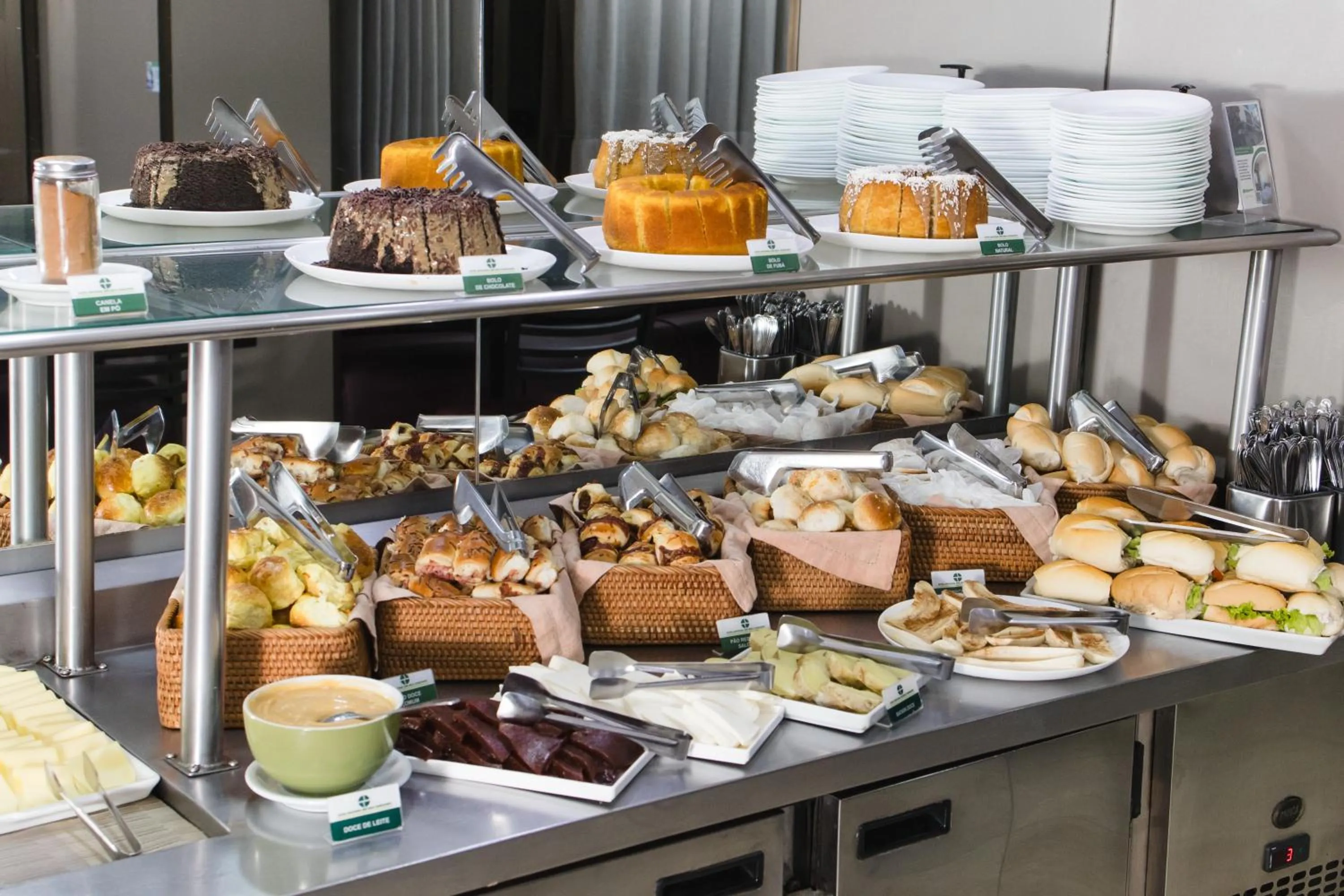 Continental breakfast in Hotel Nacional Inn Belo Horizonte