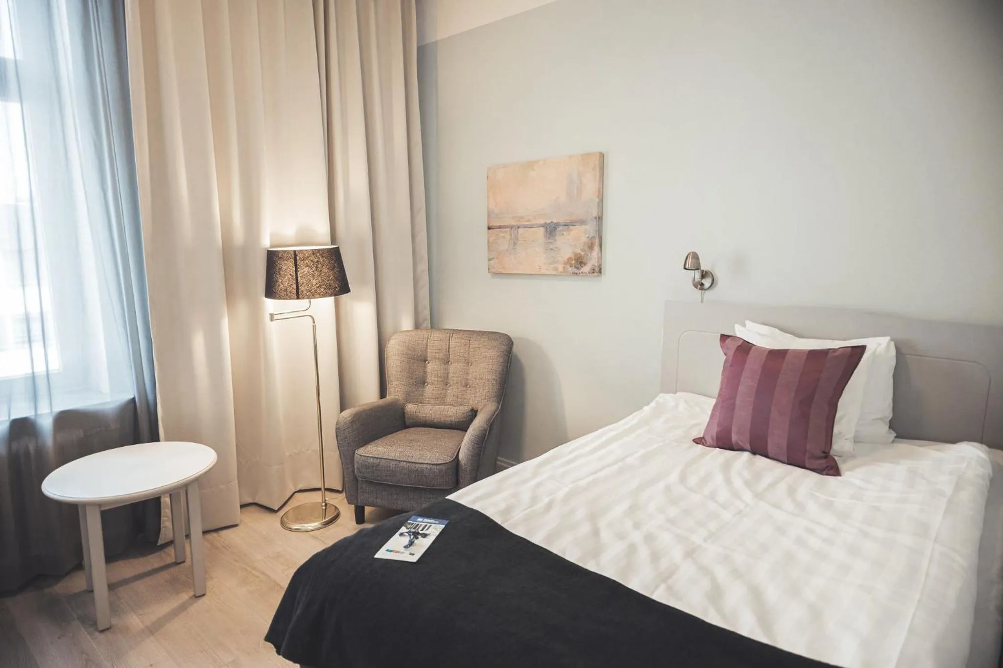 Photo of the whole room, Bed in Best Western Hotel Statt Katrineholm