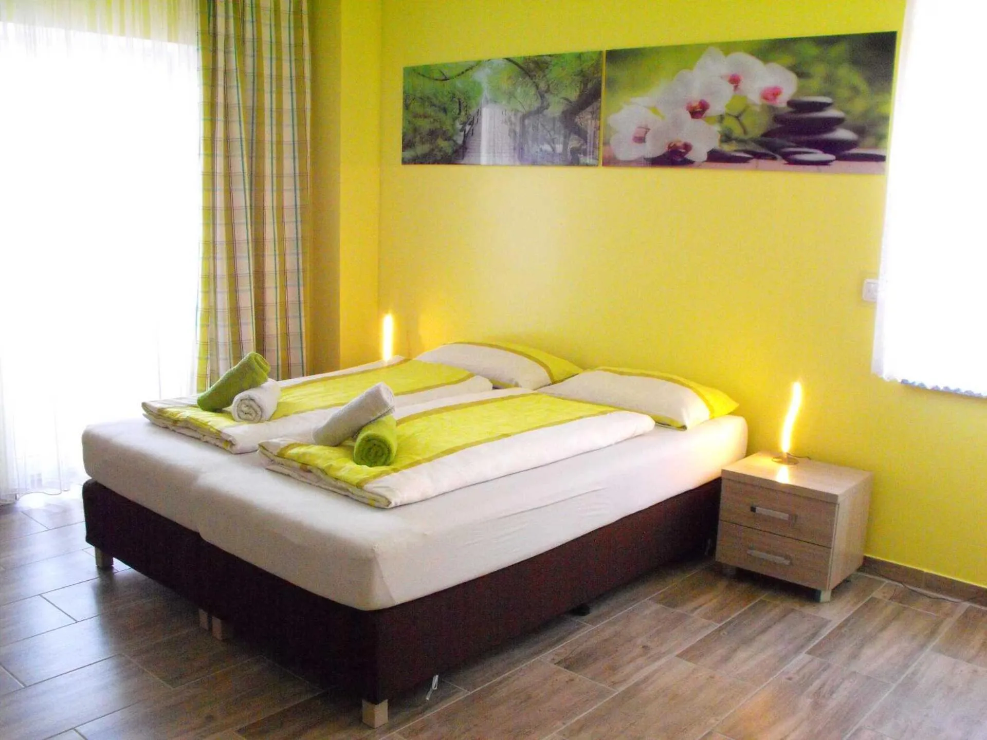 Photo of the whole room, Bed in Pension Froschprinz