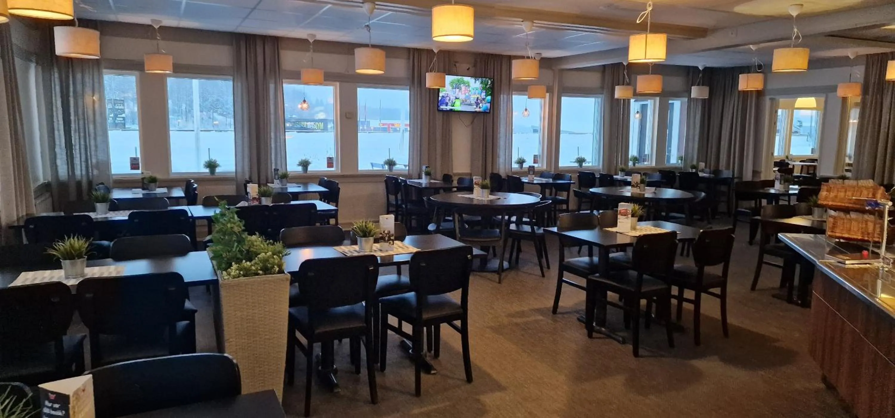 Restaurant/places to eat in Rasta Grums