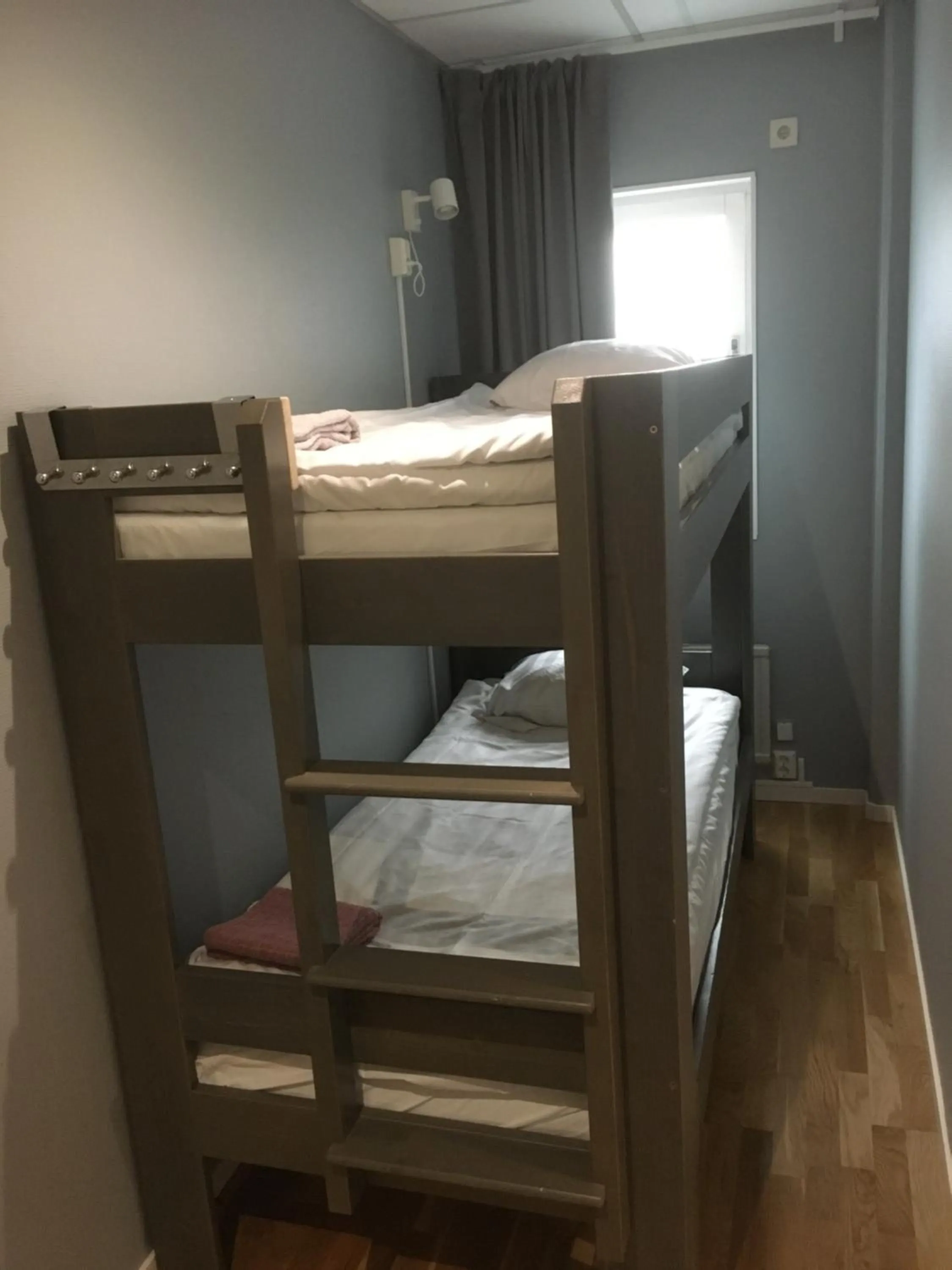 bunk bed, Bed in Hostel Snoozemore