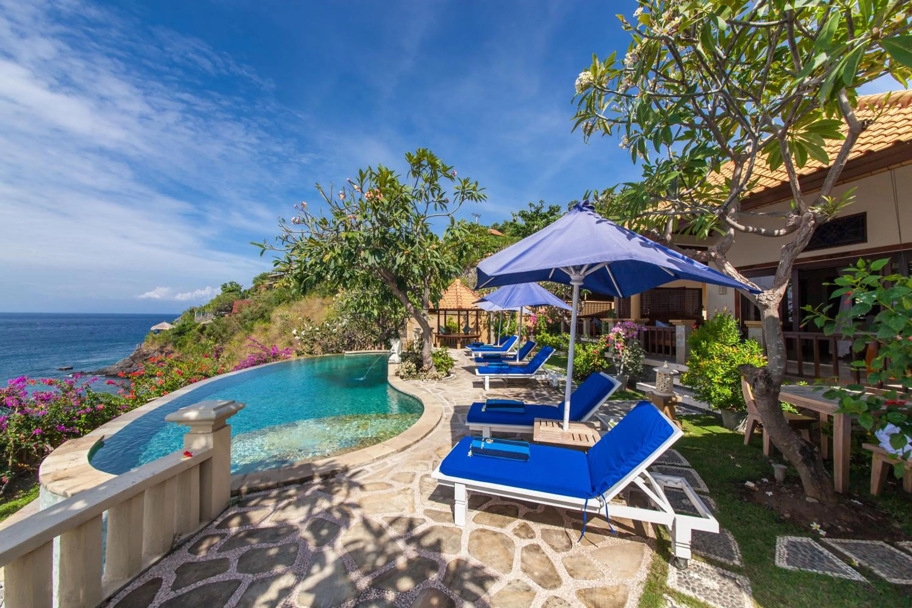 Garden in Blue Moon Villas Resort