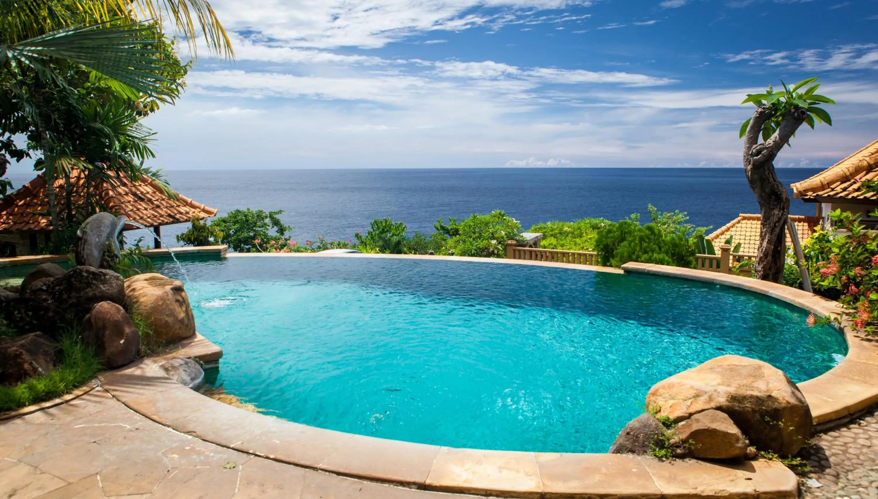 Swimming pool in Blue Moon Villas Resort