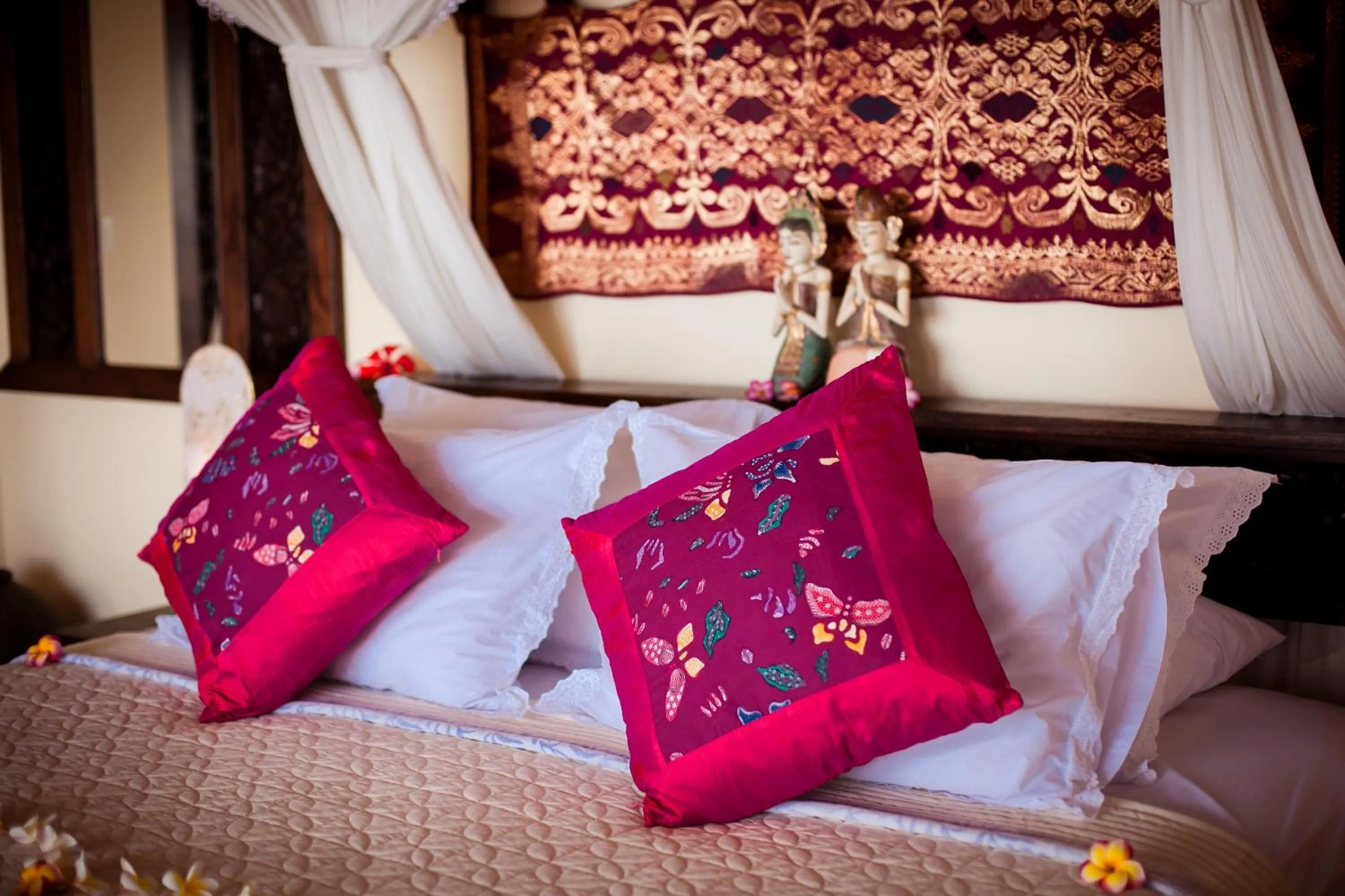 Decorative detail, Bed in Blue Moon Villas Resort