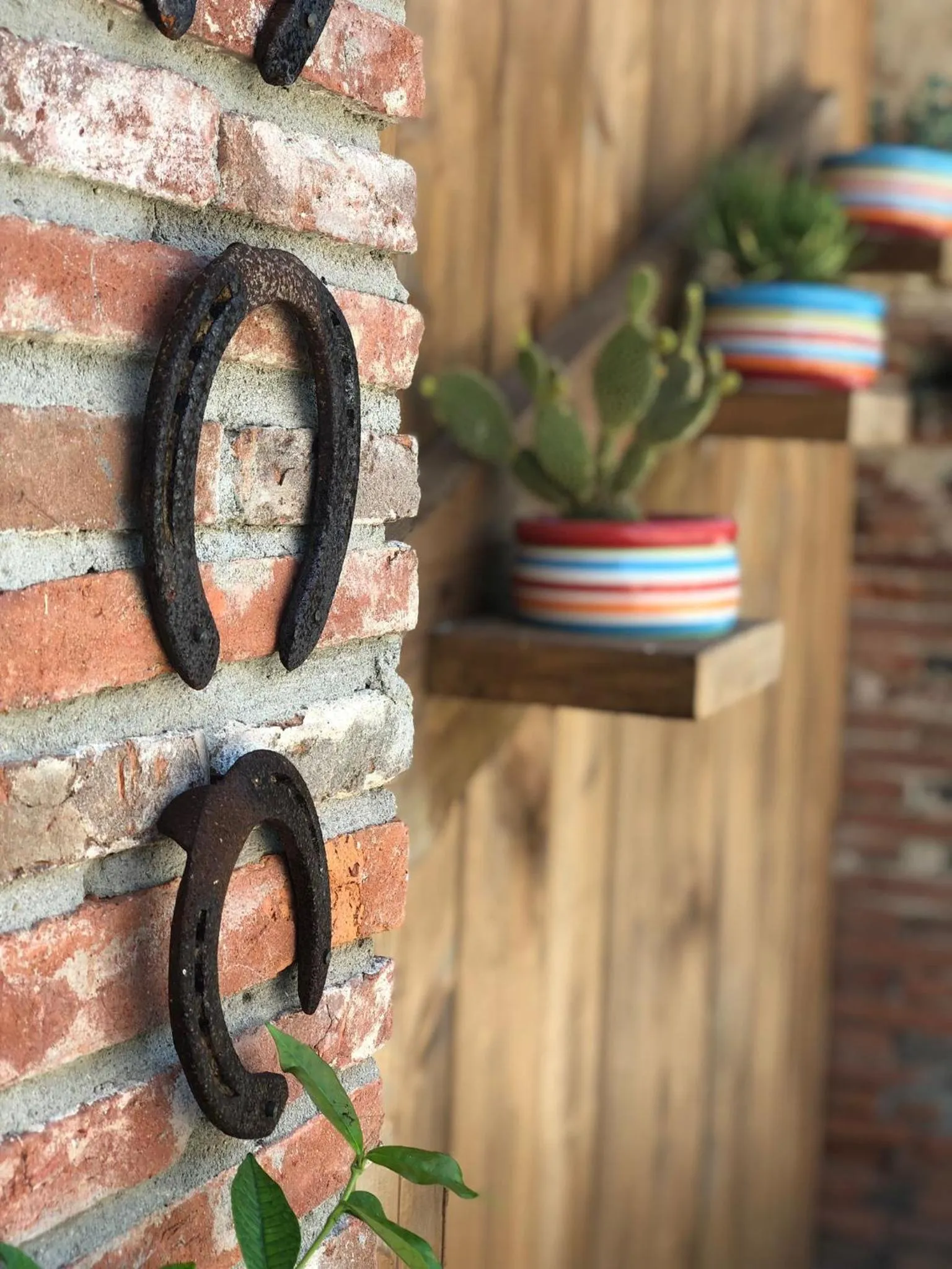 Decorative detail in B&B Alloro