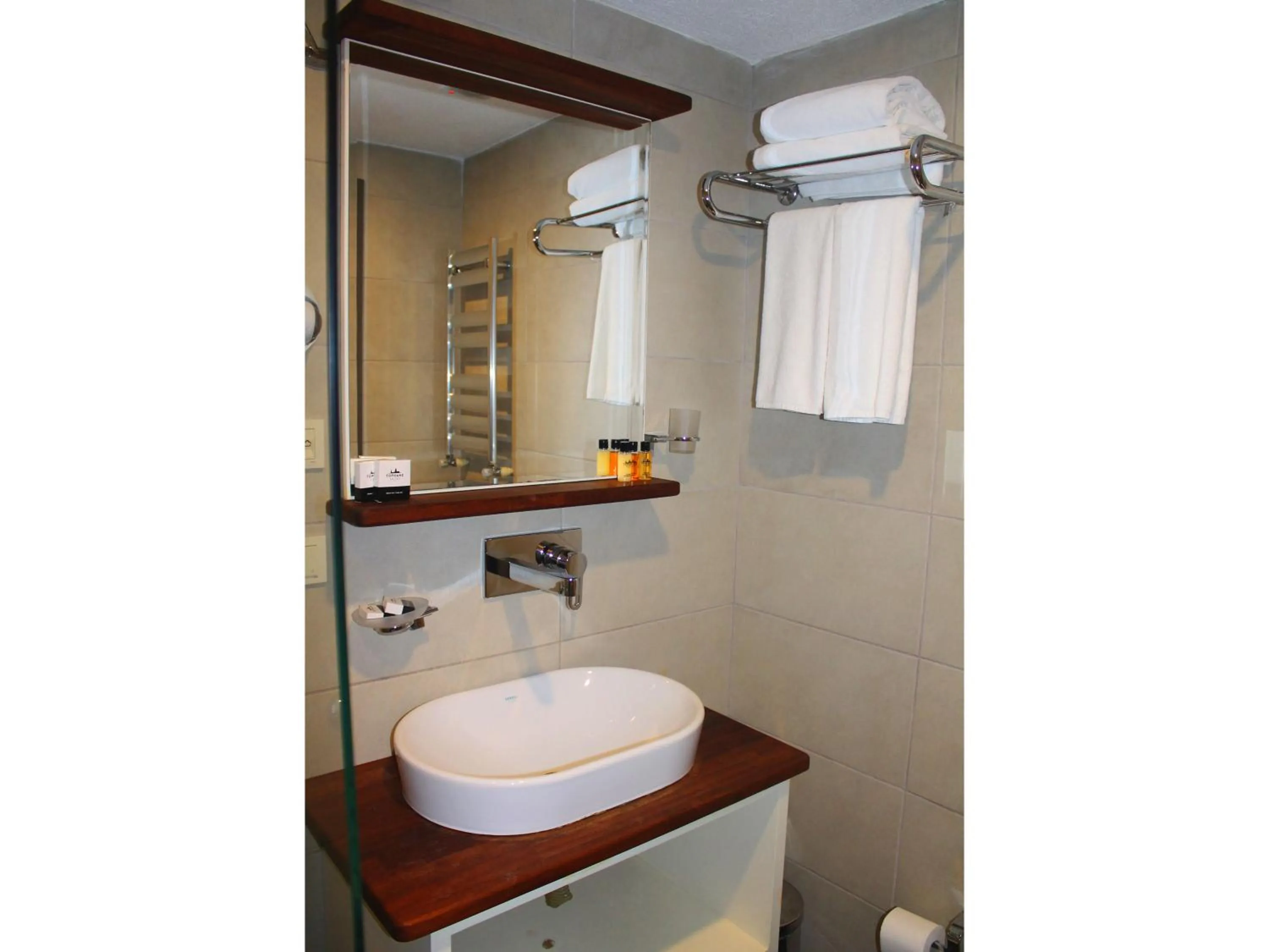 Shower in Tophane Suites