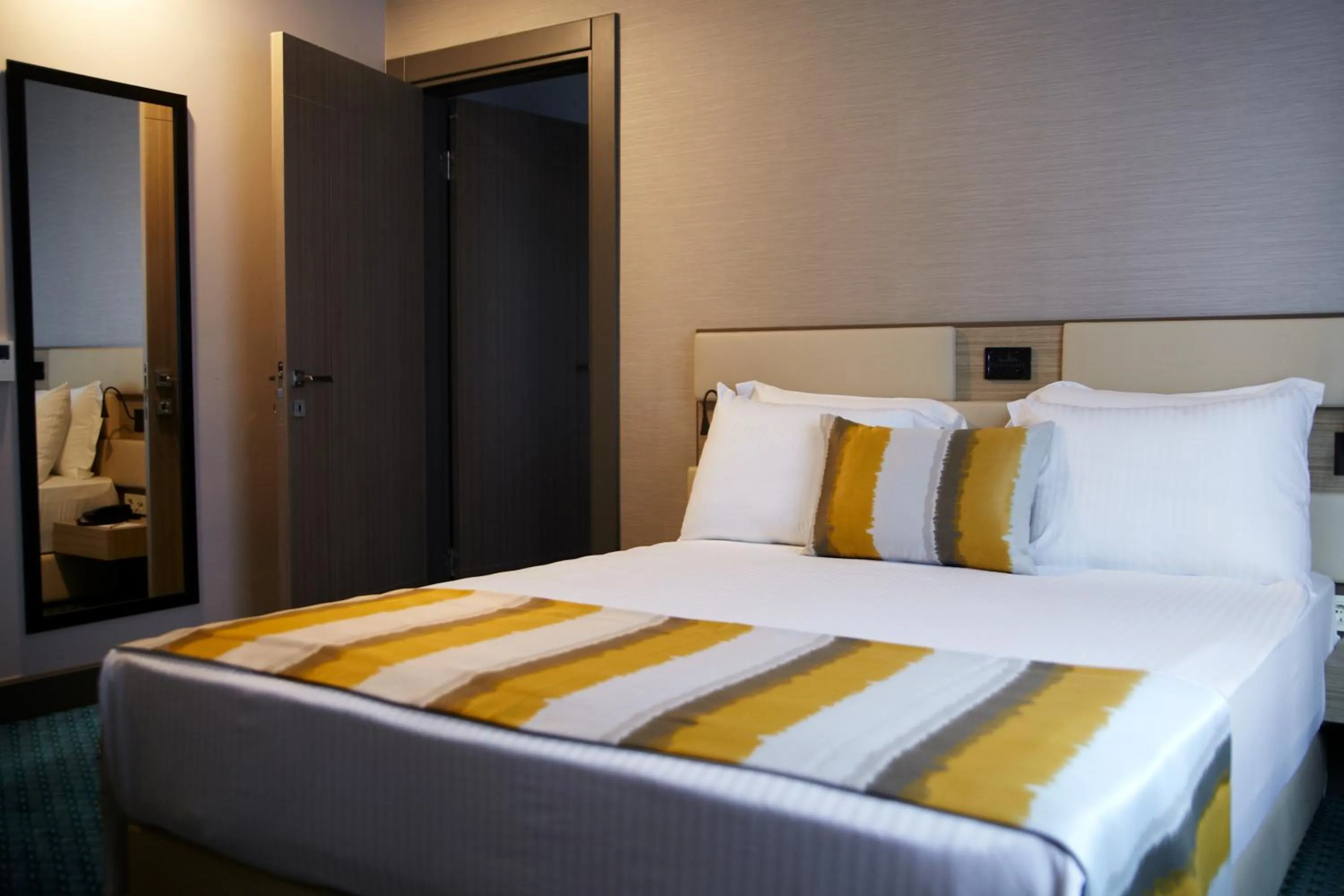 Bedroom, Bed in Tophane Suites