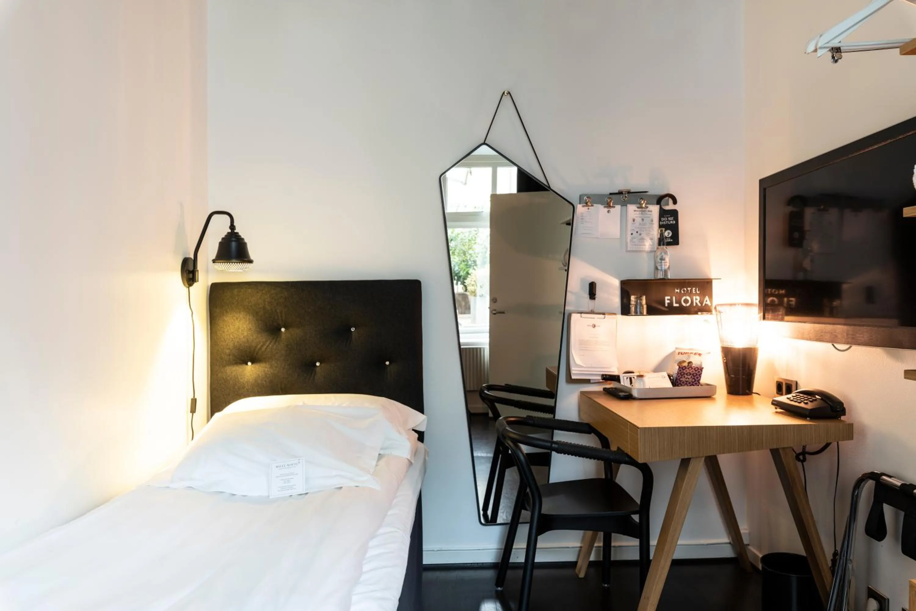 Photo of the whole room, Bed in Hotel Flora