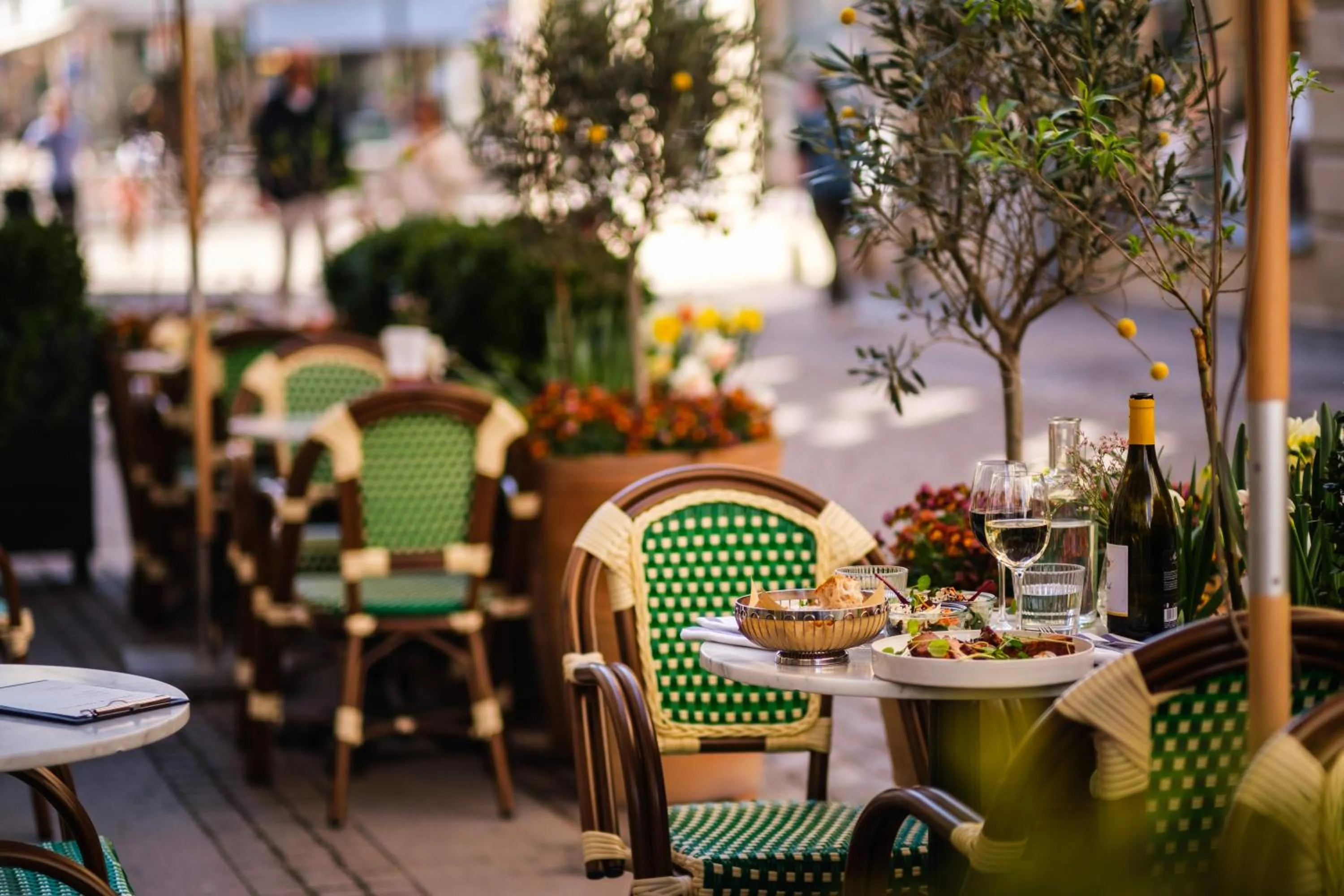 Restaurant/places to eat in Hotel Flora