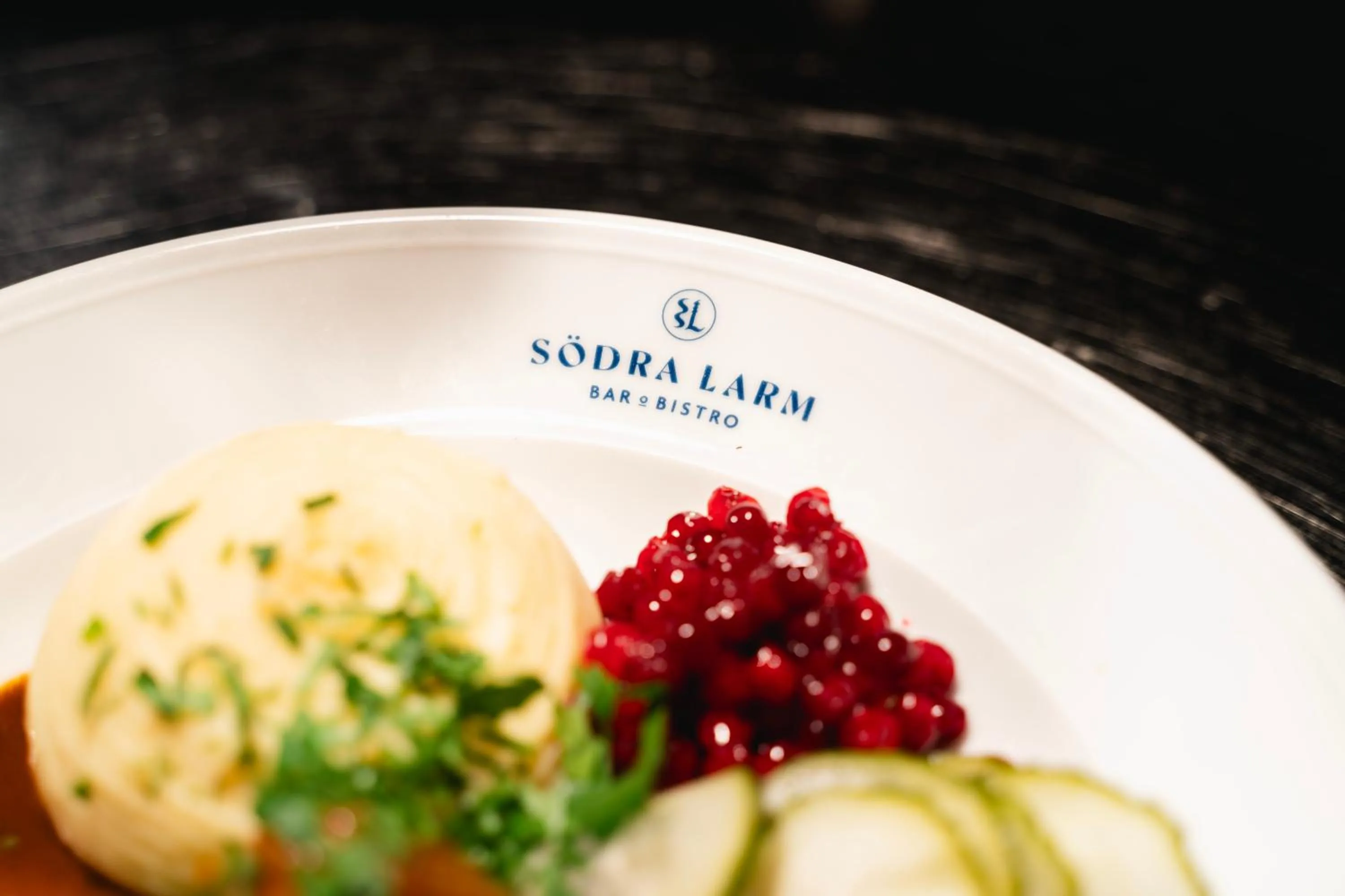 Restaurant/places to eat in Hotel Flora