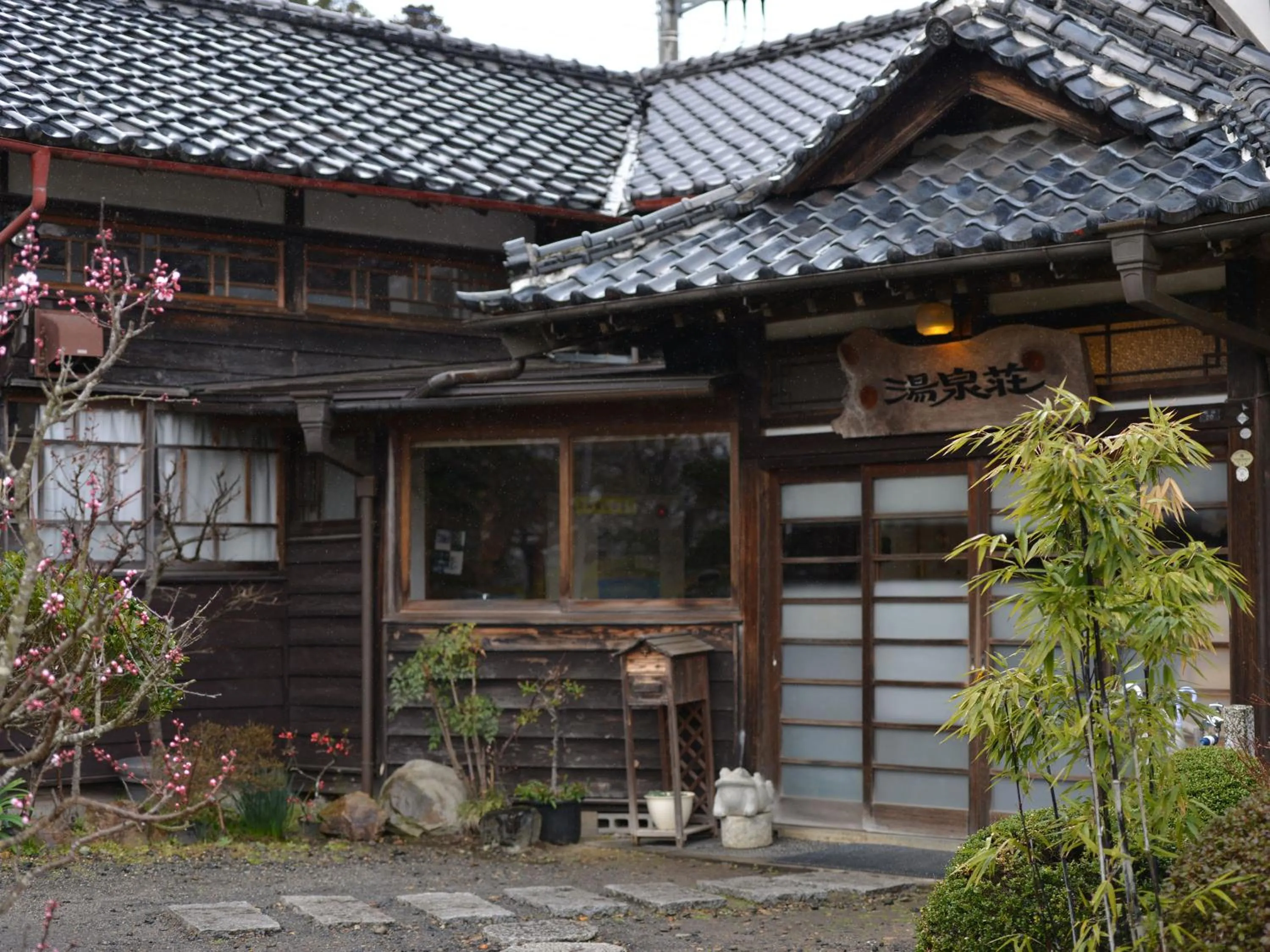 Facade/entrance in Yusenso
