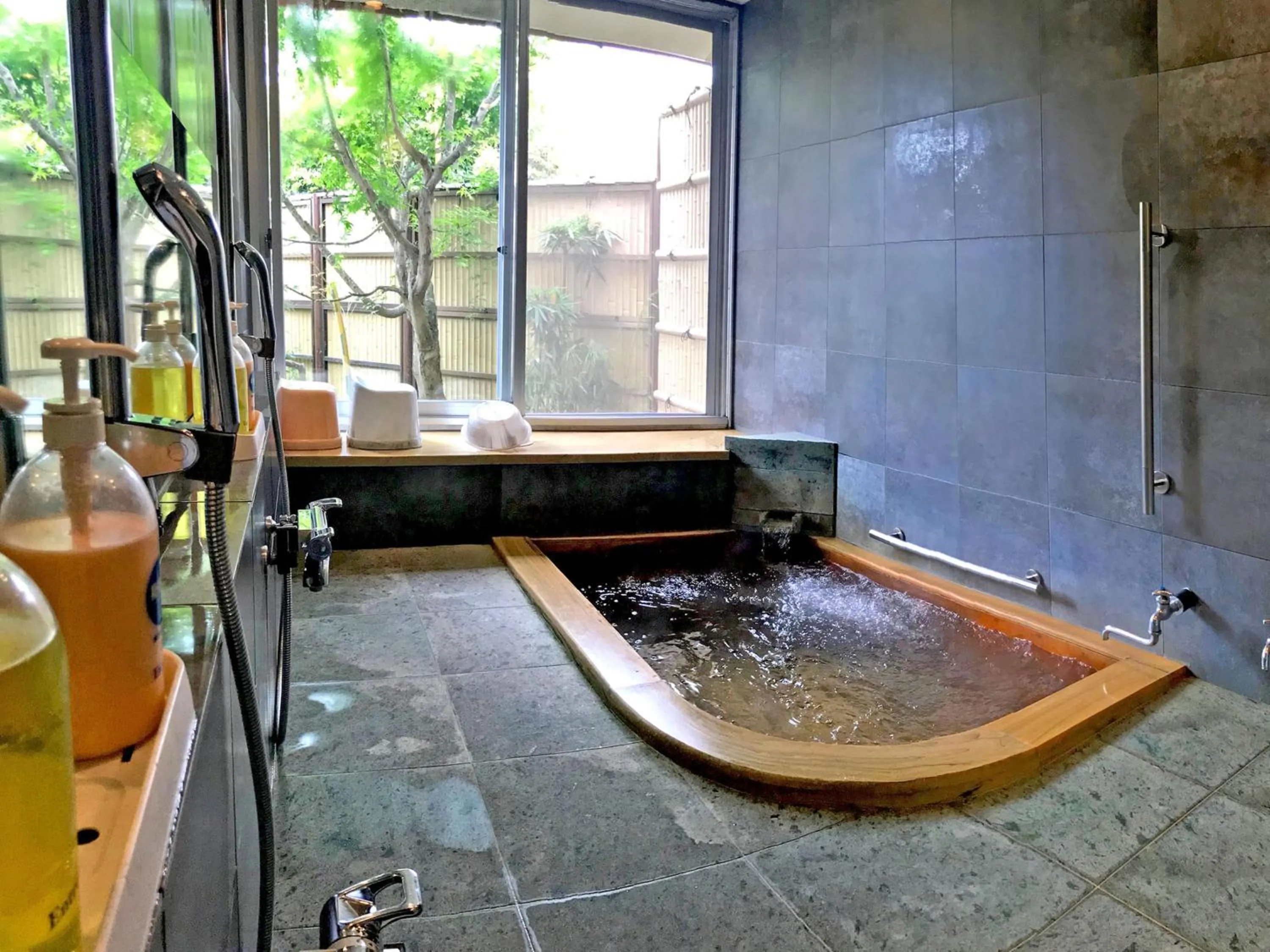 Public Bath in Yusenso