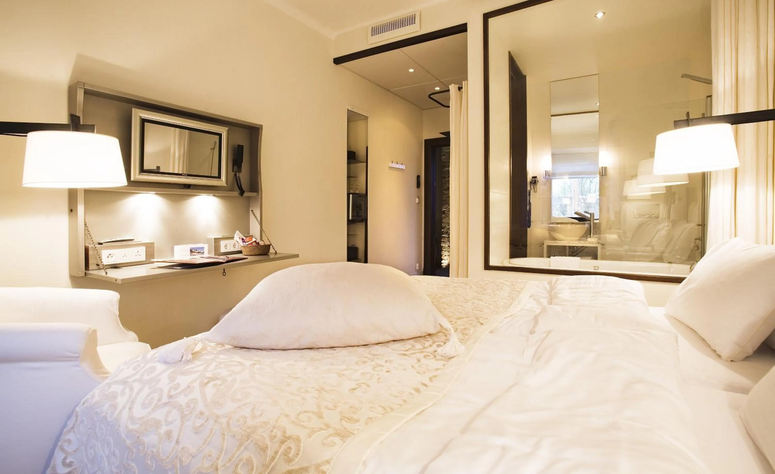 Bathroom, Bed in Ulfsunda Slott