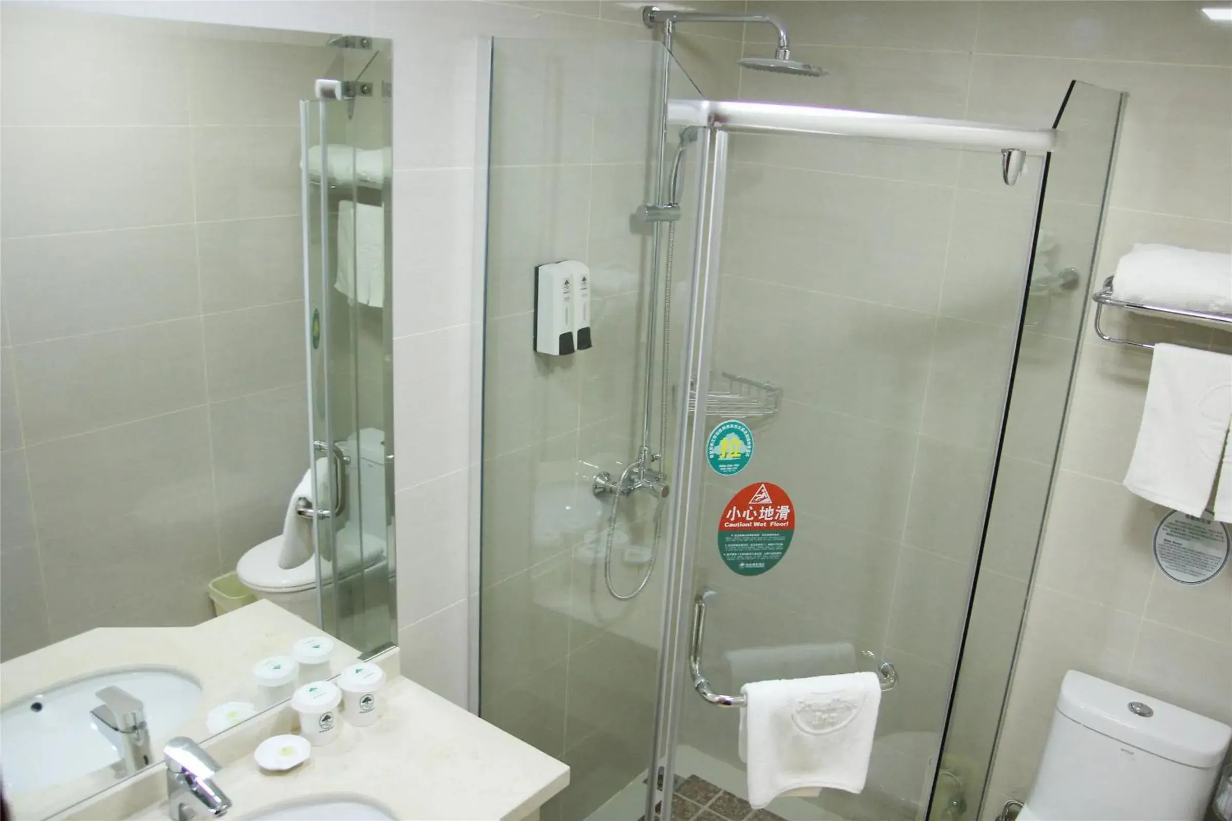 Bathroom in GreenTree ShangHai JinShan Wanda Plaza Longxiang Road Express Hotel Bathroom in GreenTree ShangHai JinShan Wanda Plaza Longxiang Road Express Hotel