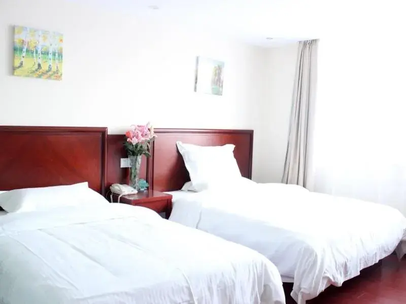 Bed in GreenTree Inn JiangSu NanTong HaiMen Shanghe Plaza Express Hotel Bed in GreenTree Inn JiangSu NanTong HaiMen Shanghe Plaza Express Hotel
