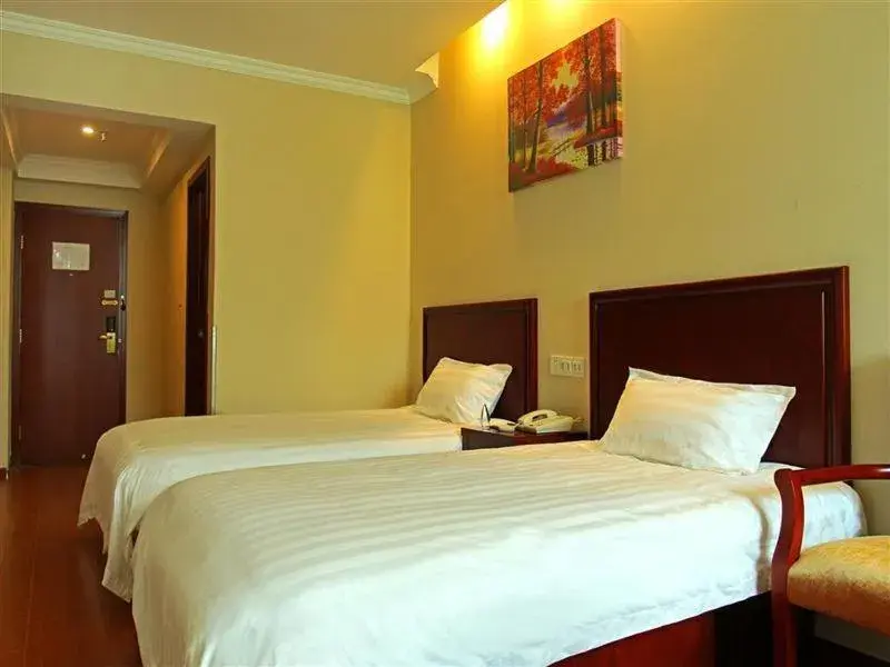 Bed in GreenTree Inn JiangSu NanTong HaiMen Shanghe Plaza Express Hotel Bed in GreenTree Inn JiangSu NanTong HaiMen Shanghe Plaza Express Hotel