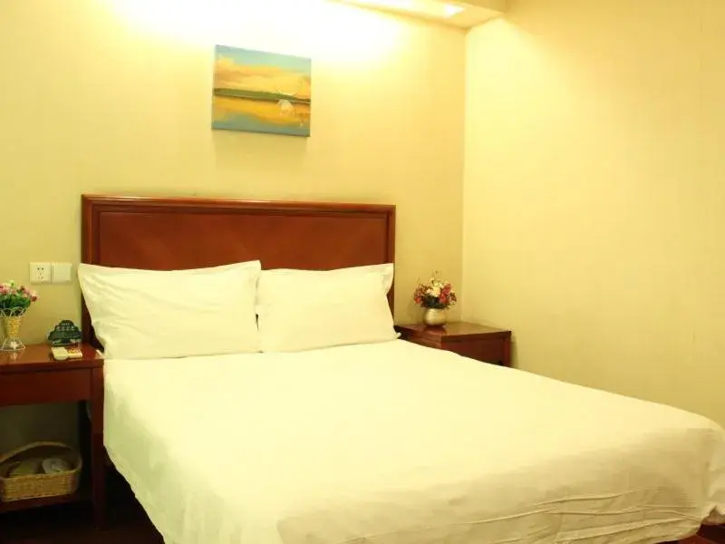 Bed in GreenTree Inn JiangSu NanTong HaiMen Shanghe Plaza Express Hotel Bed in GreenTree Inn JiangSu NanTong HaiMen Shanghe Plaza Express Hotel