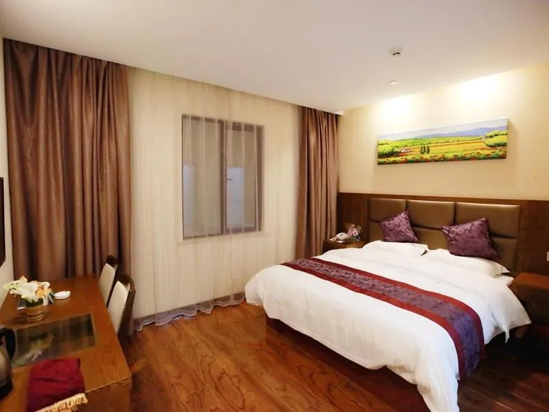 Bed in GreenTree Inn JiangSu NanTong HaiMen Shanghe Plaza Express Hotel