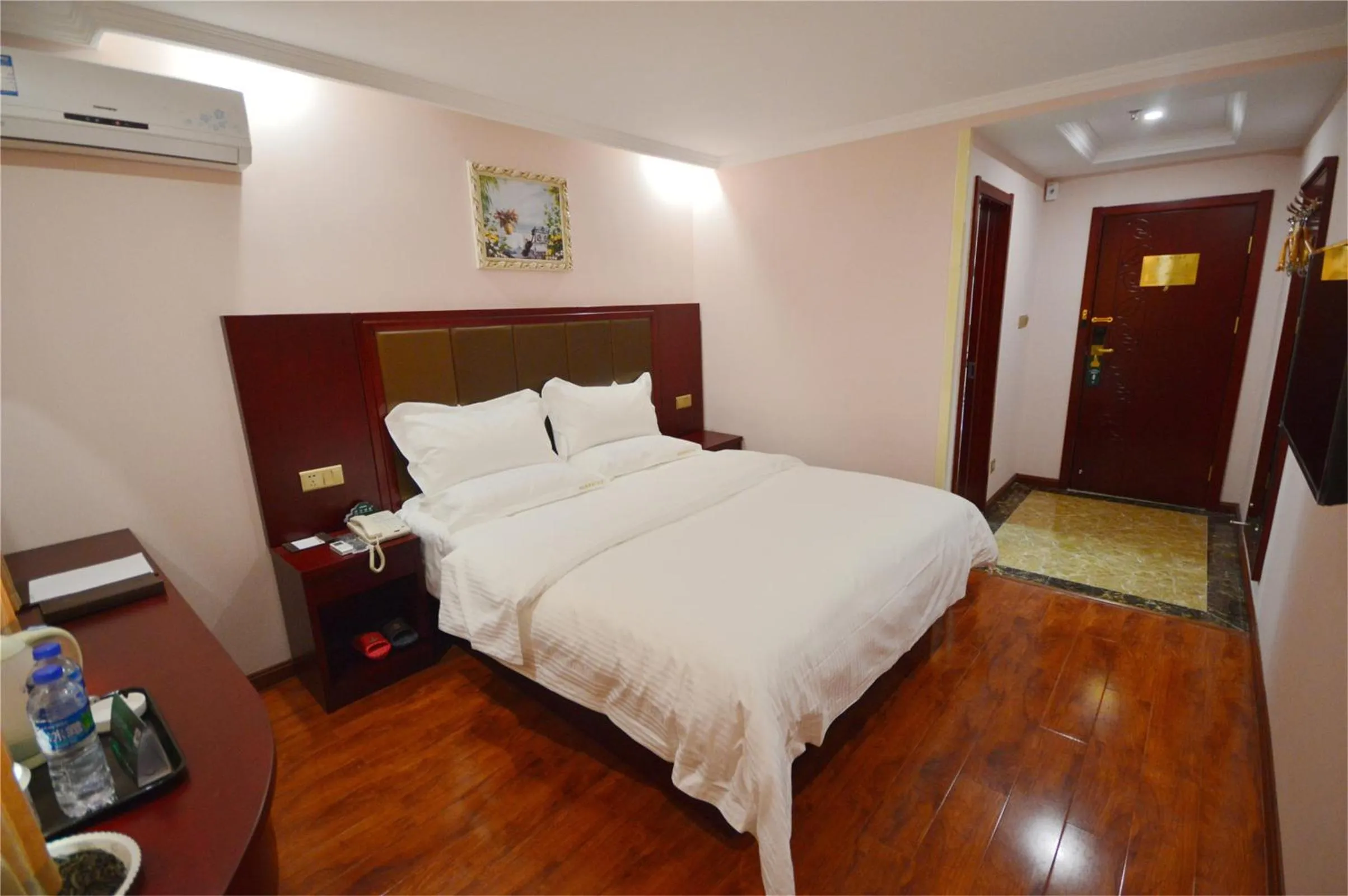 Bedroom, Bed in GreenTree Inn JiangSu KunShan Lujia Town Furong Road Express Hotel