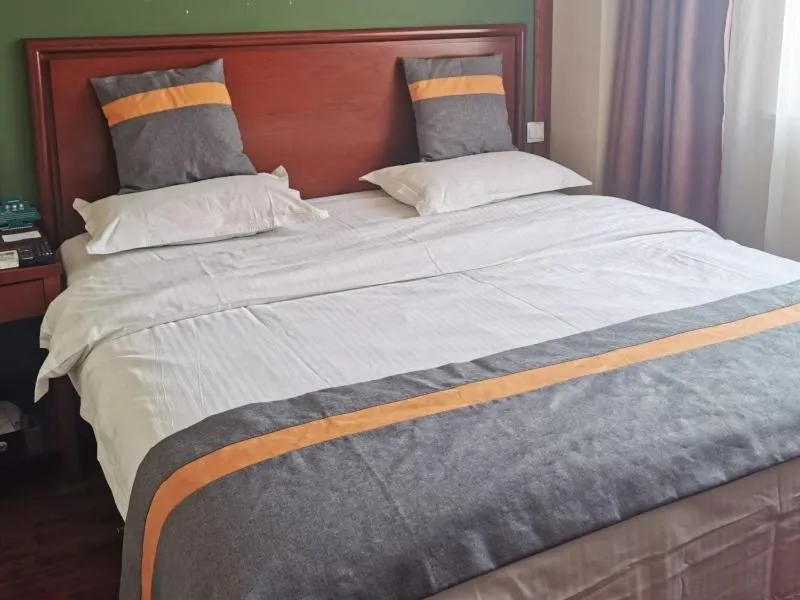 Bed in GreenTree Inn JiangSu Zhenjiang Danyang Wanshan Park Express Hotel