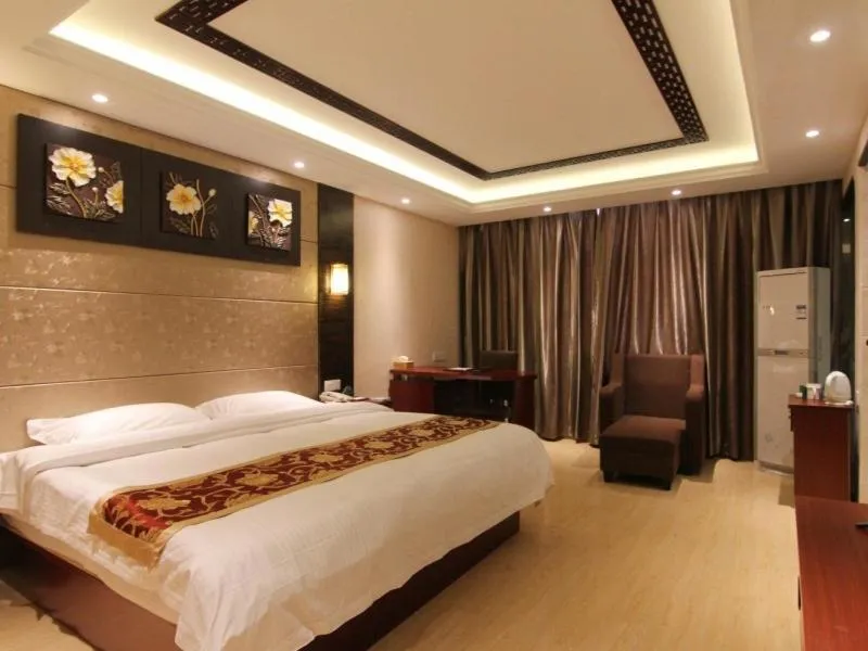 Bed in GreenTree Inn JiangSu ZHenjiang Jurong Yalong Business Hotel