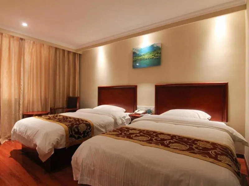 Bed in GreenTree Inn JiangSu ZHenjiang Jurong Yalong Business Hotel