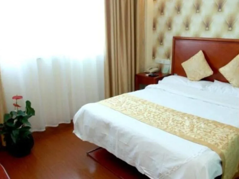 Bed in GreenTree Inn JiangSu HuaiAn QingPu District Huaihainan Road Express Hotel