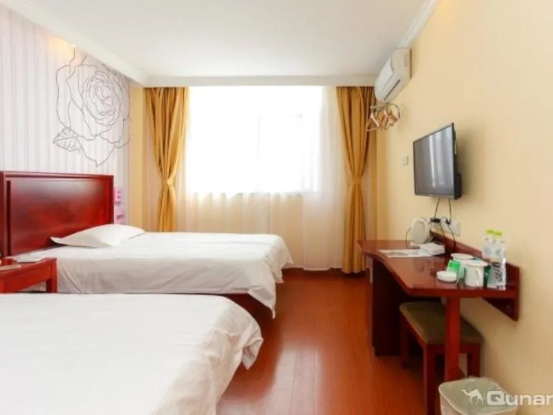 Bed in GreenTree Inn JiangSu HuaiAn QingPu District Huaihainan Road Express Hotel