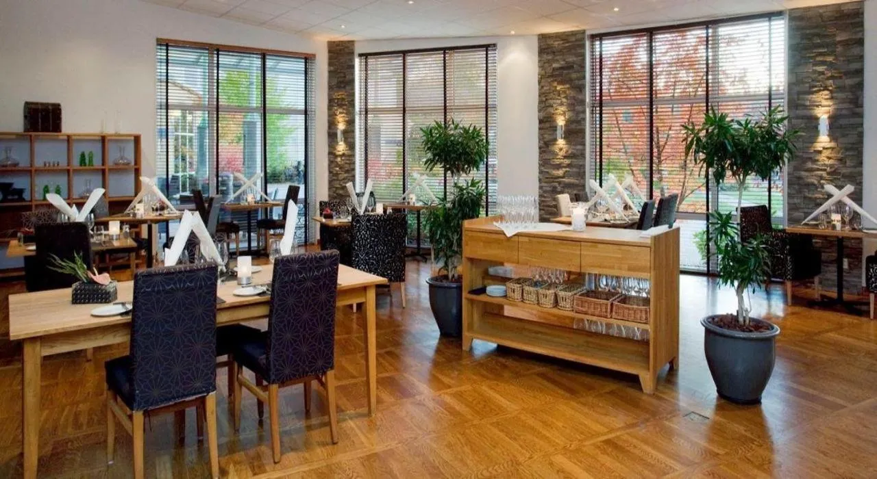 Restaurant/places to eat in Nova Park Conference