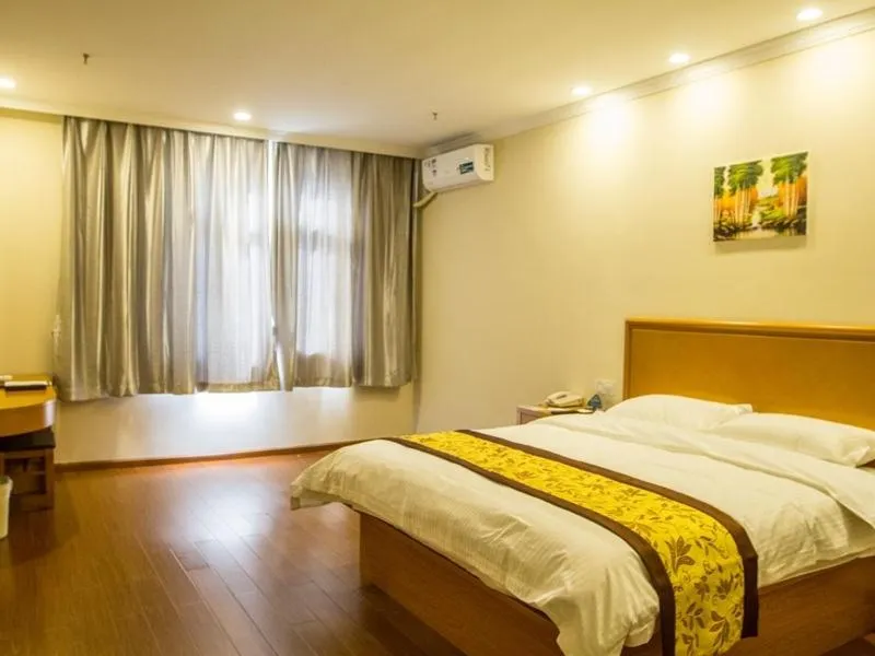 Bed in GreenTree HeBei TangShan Nanhu Lake Express Hotel