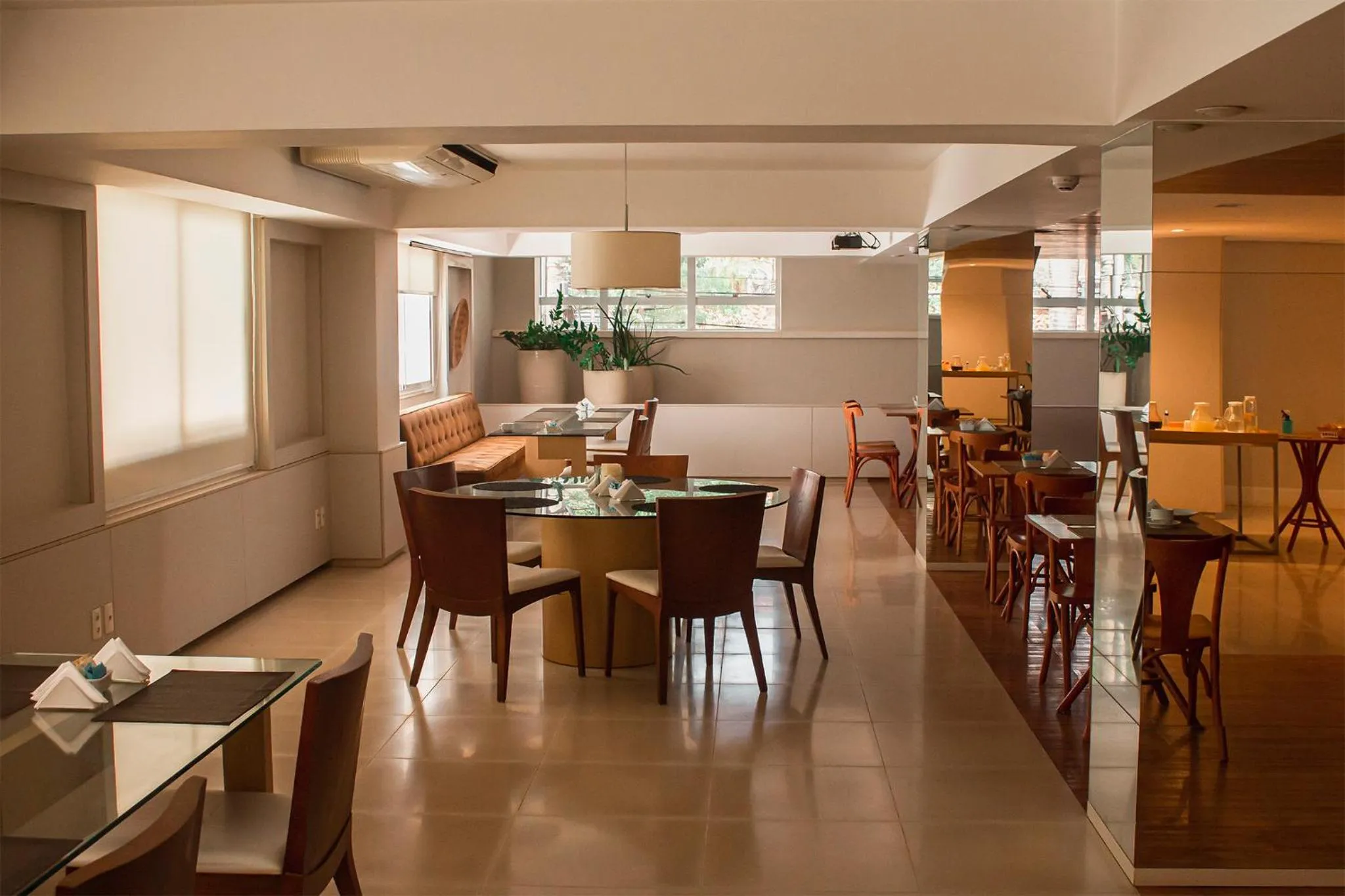 Restaurant/places to eat in Vip Hotel