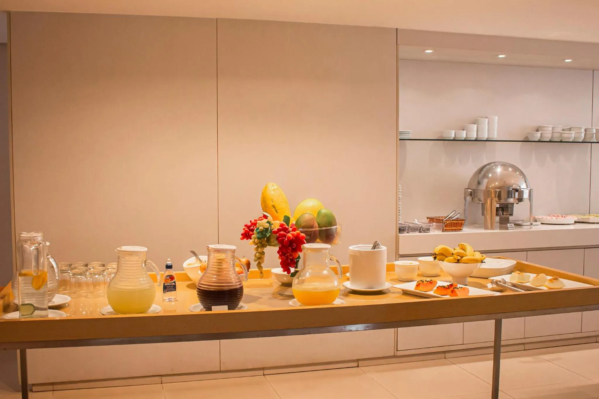 Restaurant/places to eat in Vip Hotel