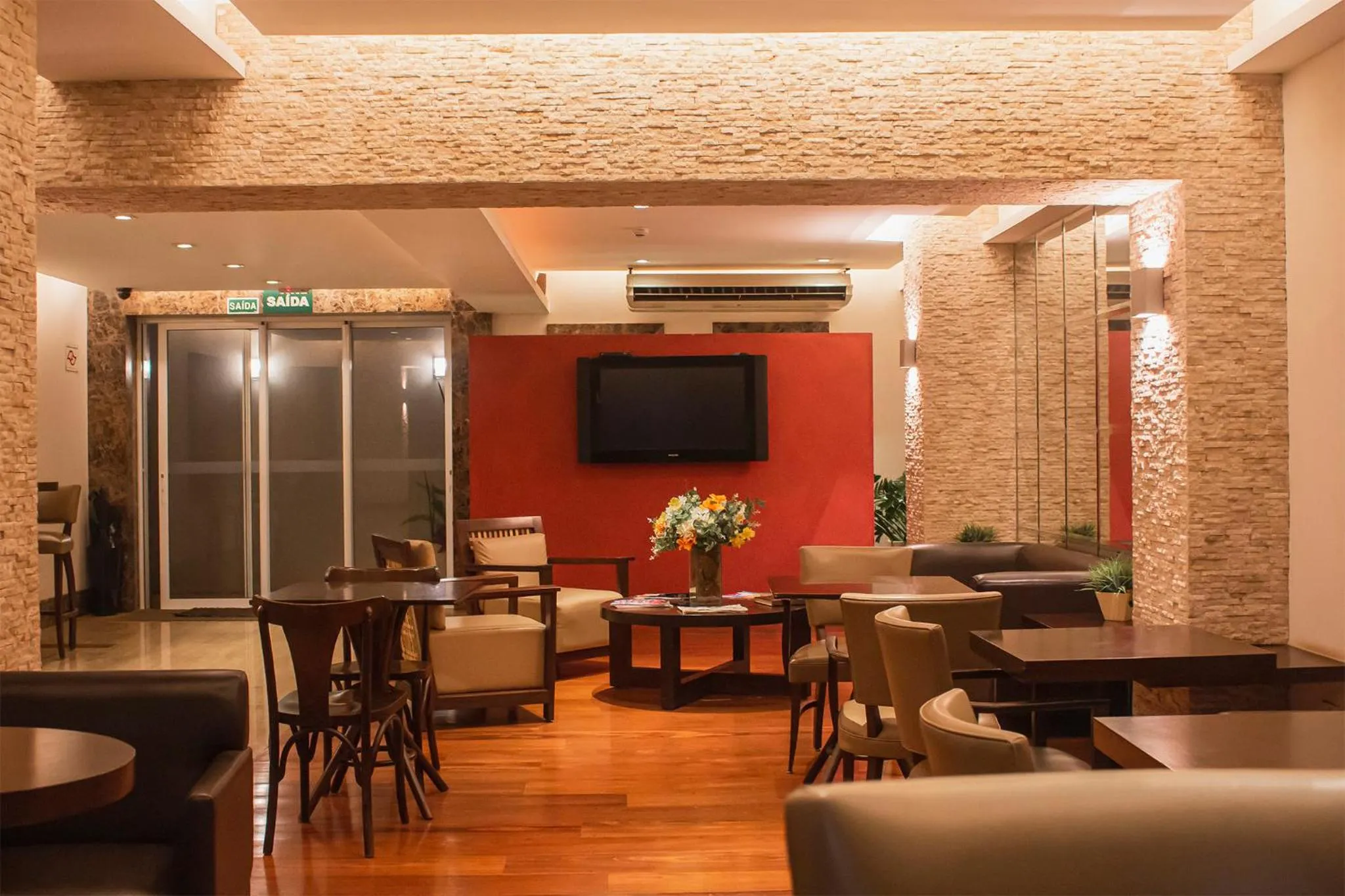 Communal lounge/ TV room in Vip Hotel