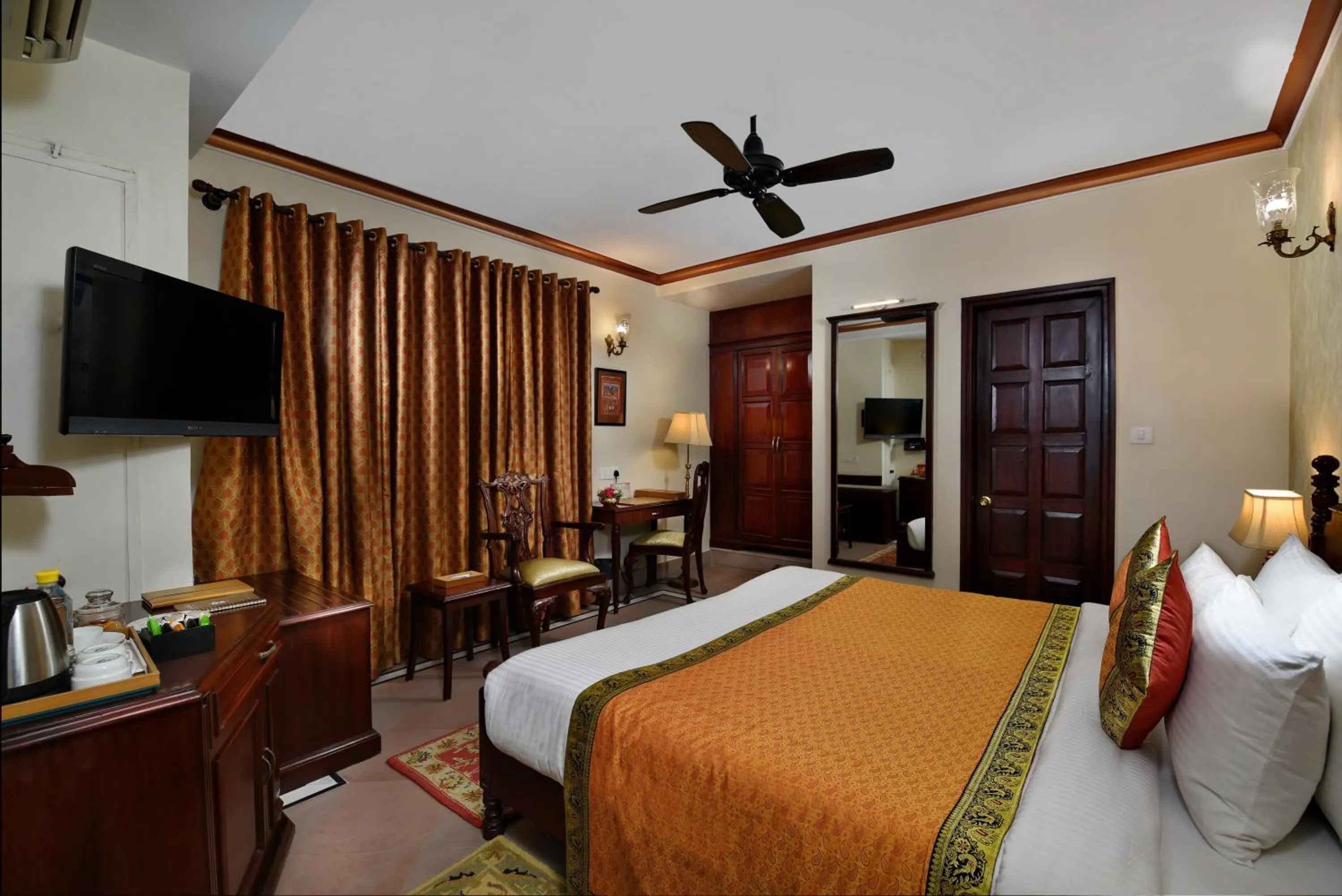Bed in BrijRama Palace, Varanasi - By the Ganges