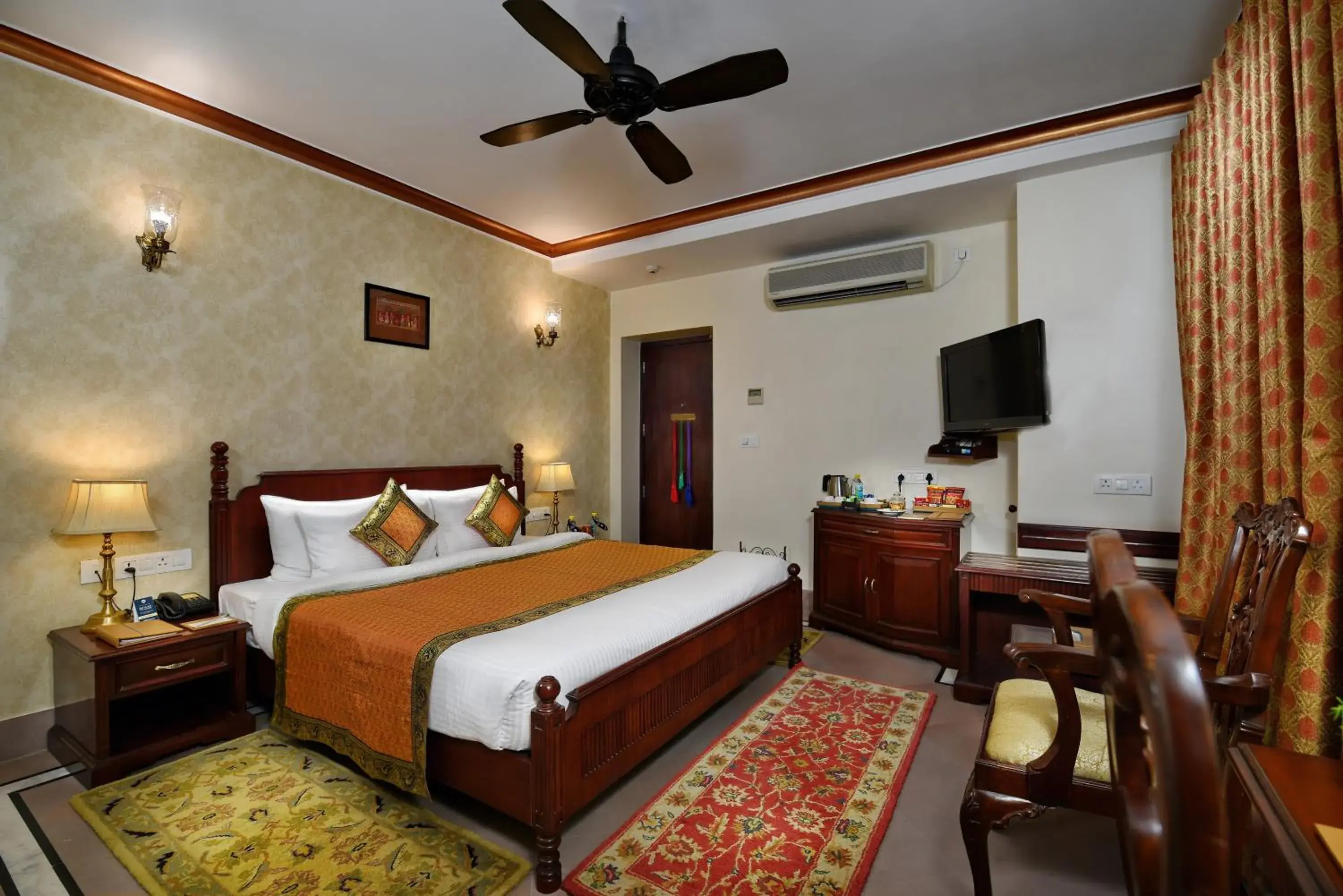 Photo of the whole room, Bed in BrijRama Palace, Varanasi - By the Ganges Photo of the whole room, Bed in BrijRama Palace, Varanasi - By the Ganges