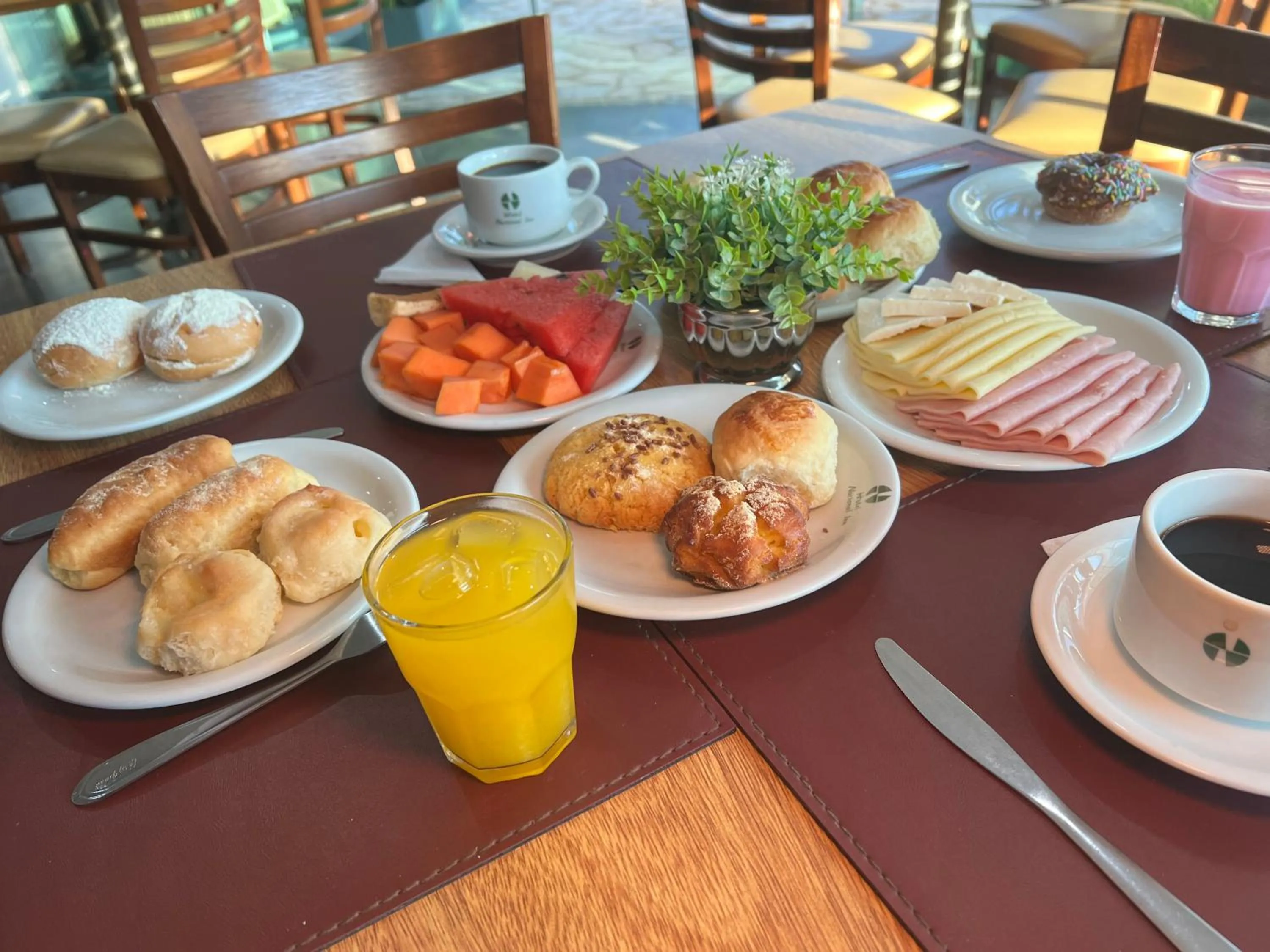 Breakfast in Hotel Vilage Inn Ribeirão Preto & Convenções