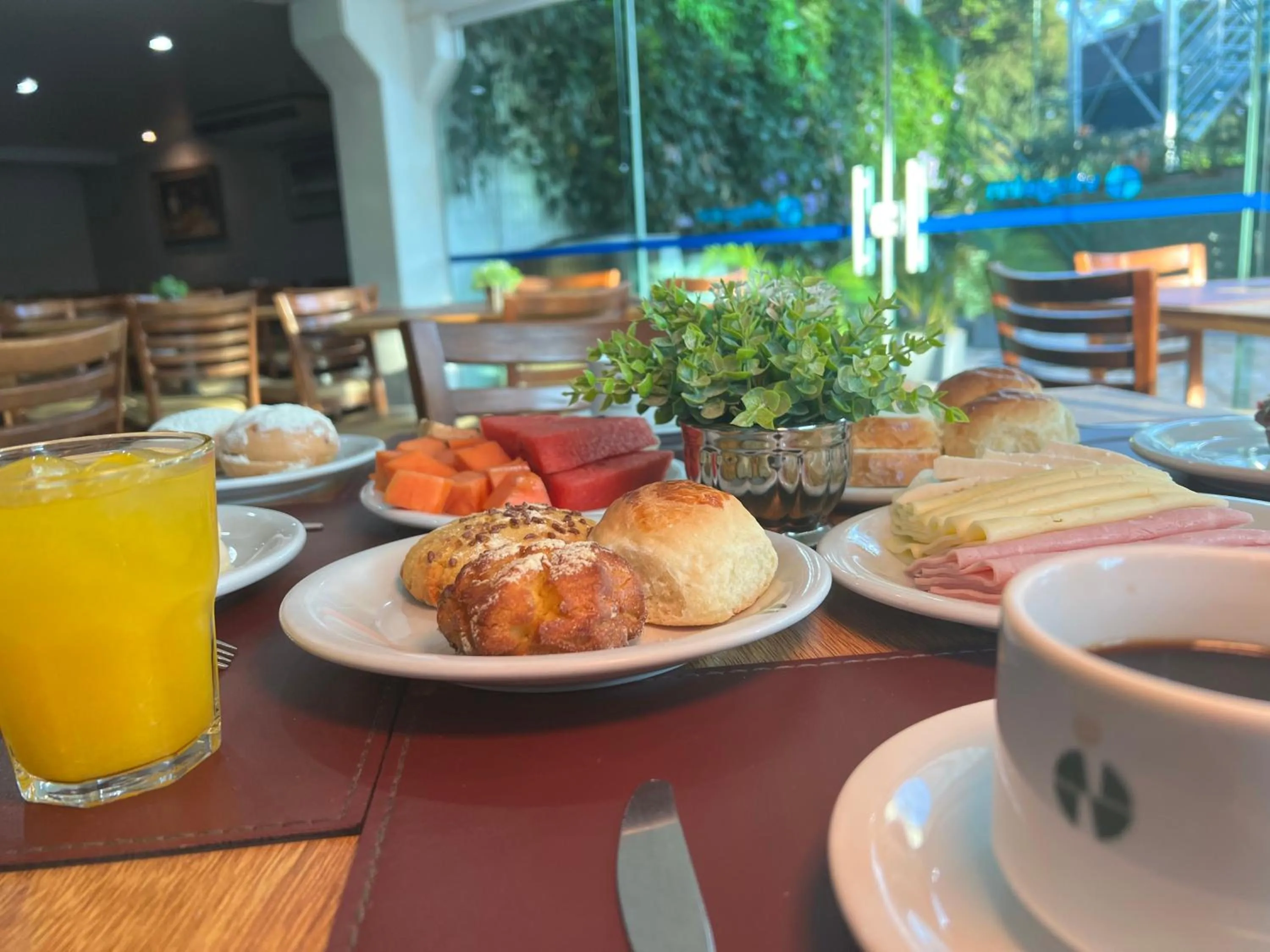 Continental breakfast in Hotel Vilage Inn Ribeirão Preto & Convenções