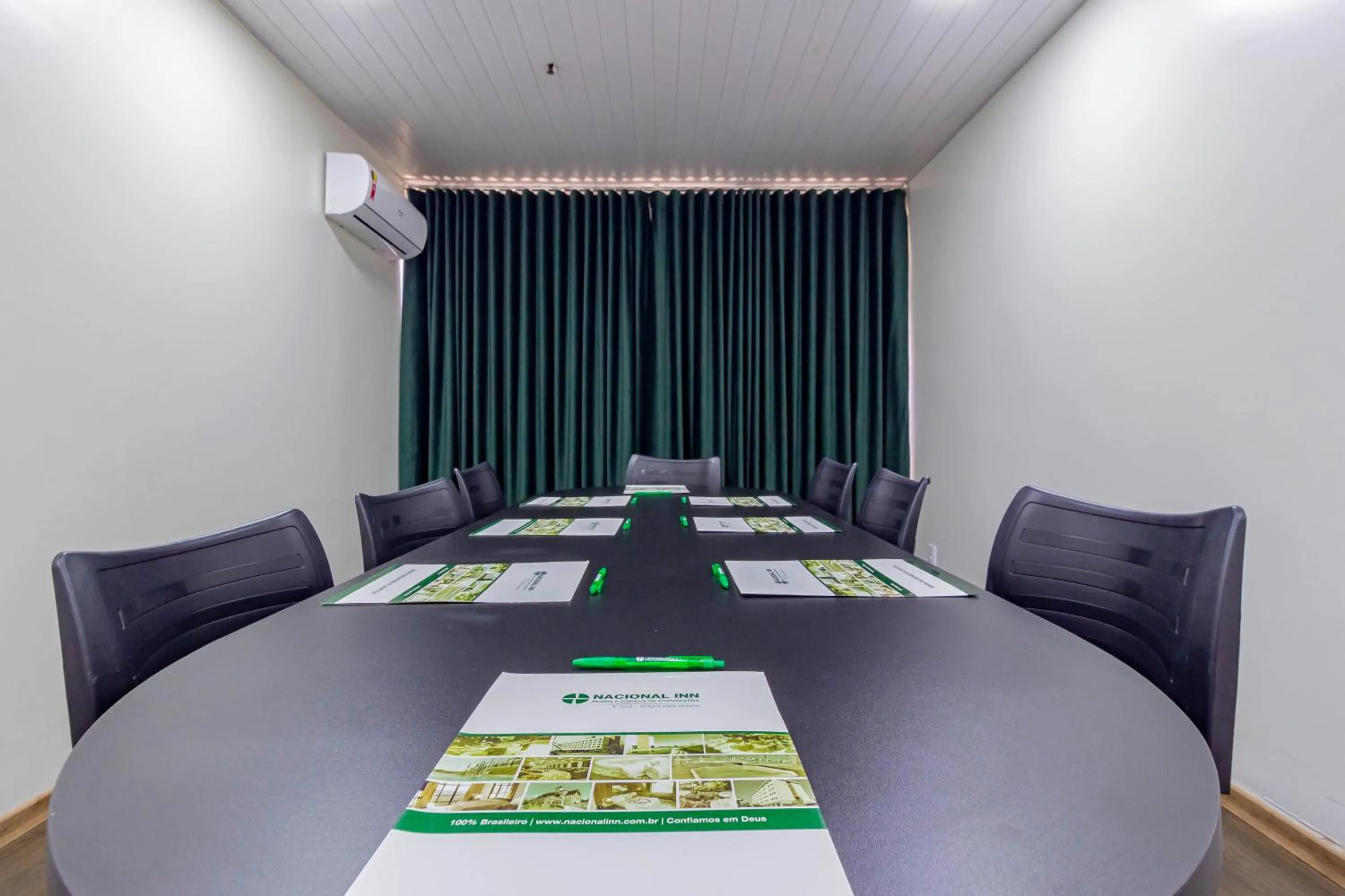 Meeting/conference room in Hotel Vilage Inn Ribeirão Preto & Convenções