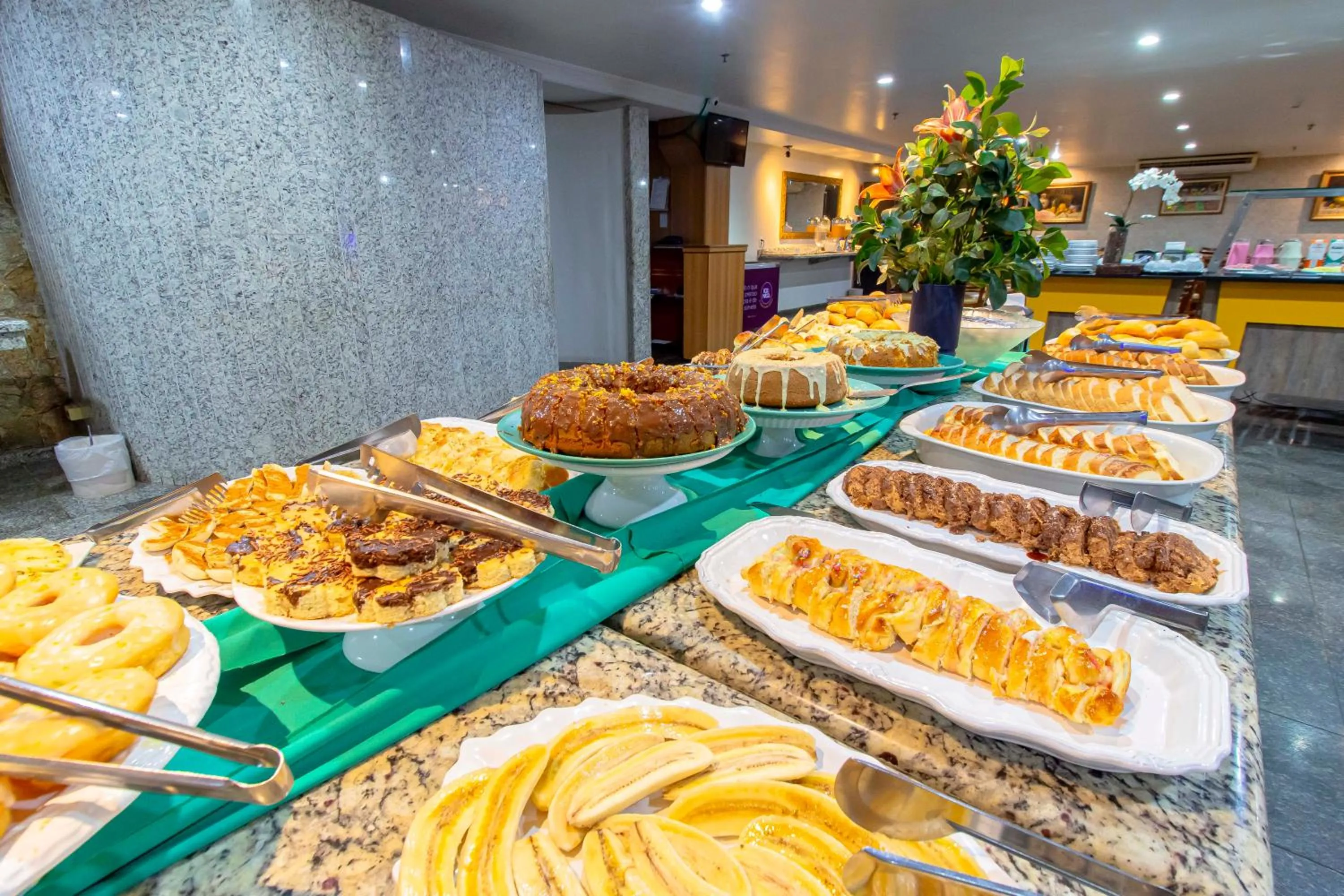 Breakfast in Hotel Vilage Inn Ribeirão Preto & Convenções