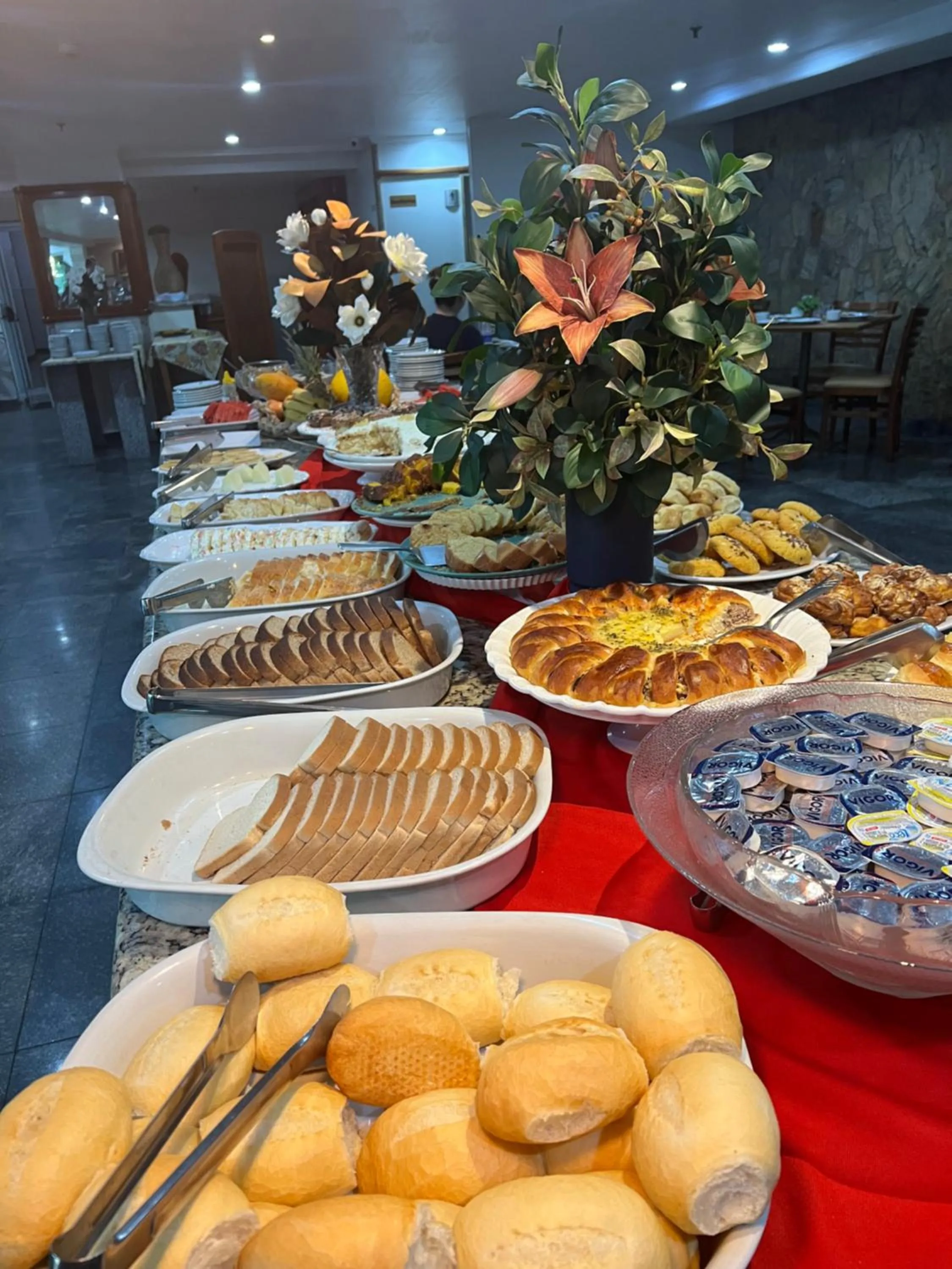 Buffet breakfast in Hotel Vilage Inn Ribeirão Preto & Convenções