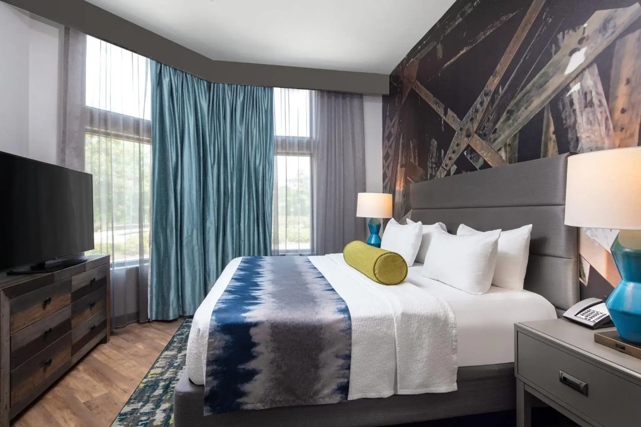 Photo of the whole room, Bed in Hotel Indigo Tuscaloosa Downtown by IHG Photo of the whole room, Bed in Hotel Indigo Tuscaloosa Downtown by IHG