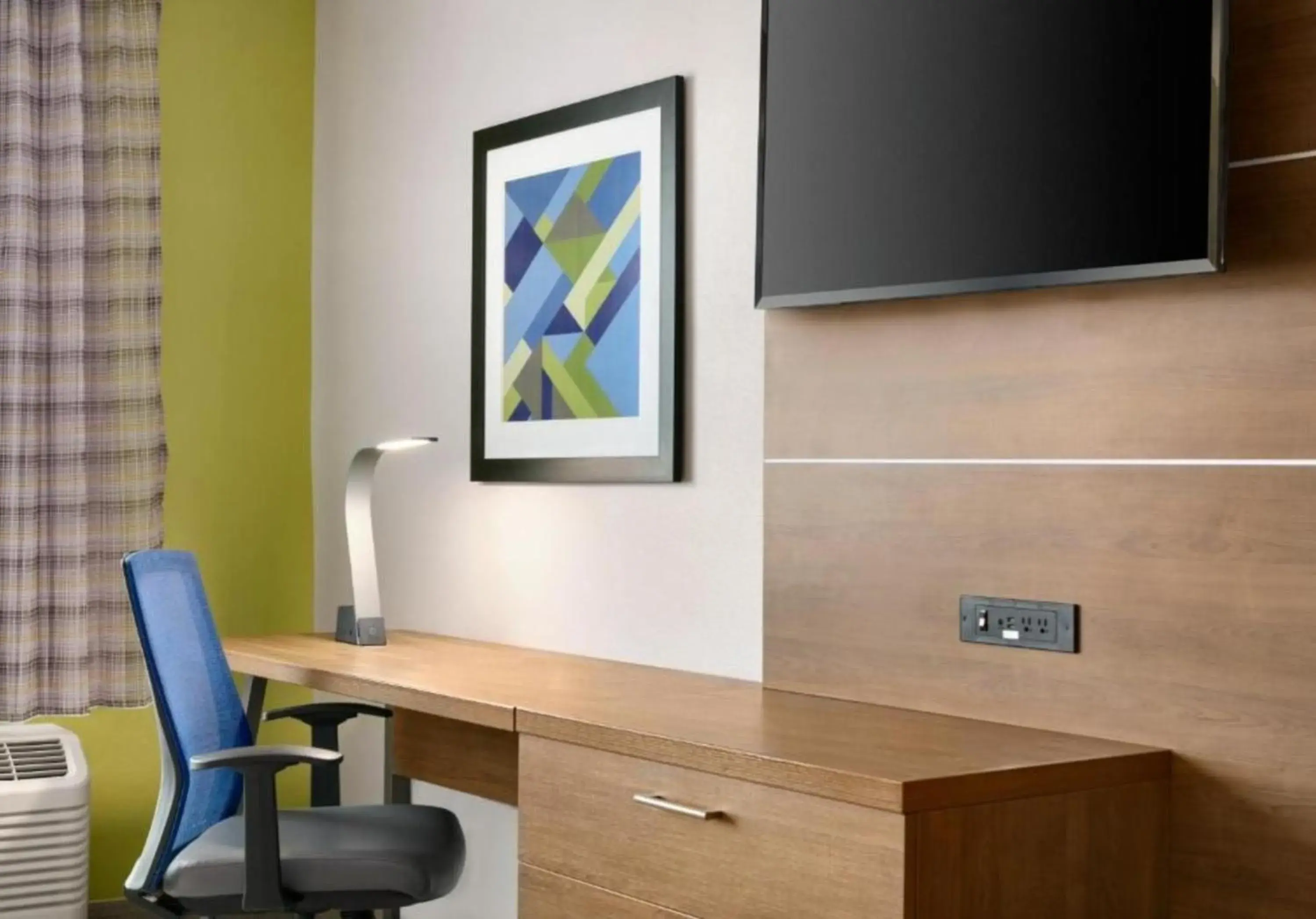 Bedroom in Holiday Inn Express & Suites Salisbury by IHG Bedroom in Holiday Inn Express & Suites Salisbury by IHG