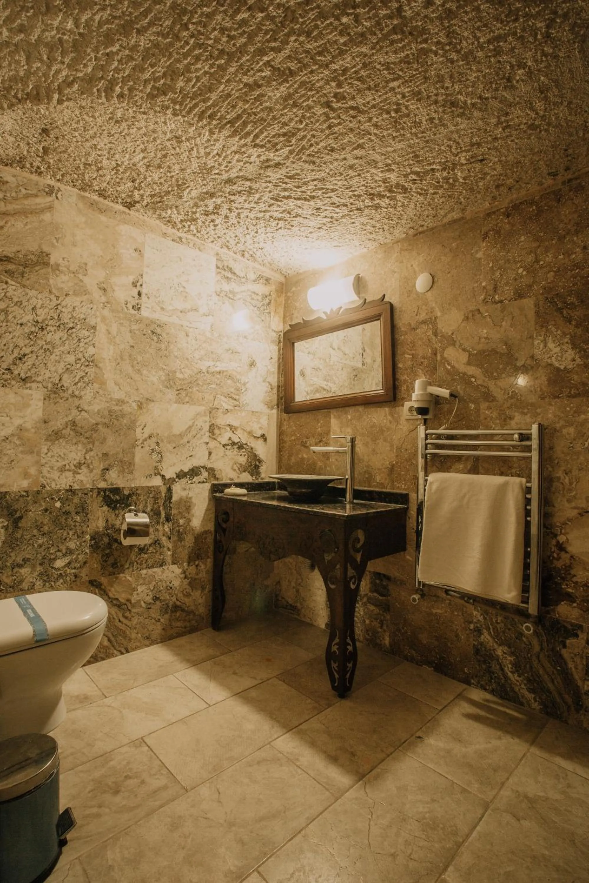 Toilet in Village Cave House Hotel