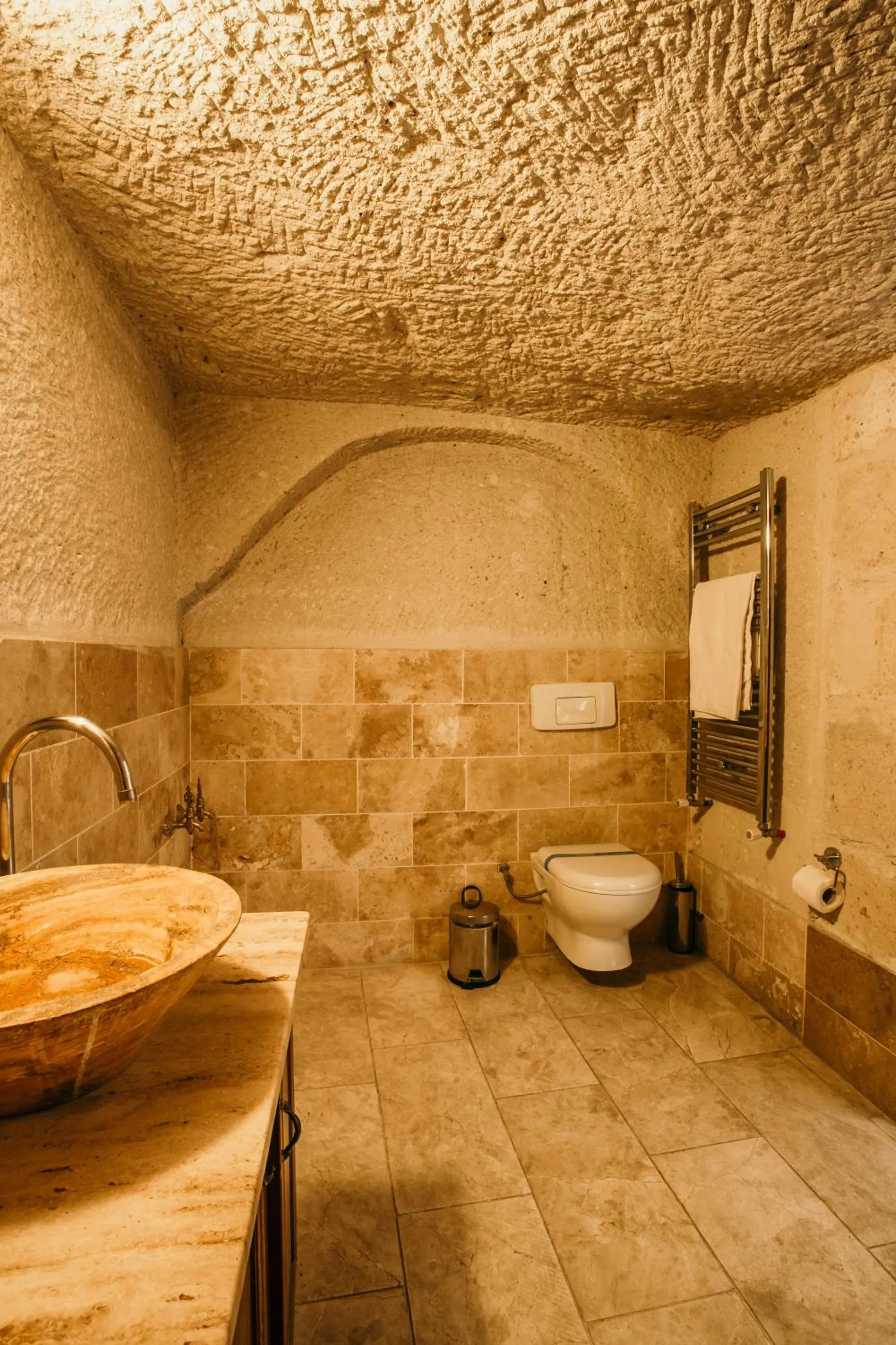 Shower in Village Cave House Hotel