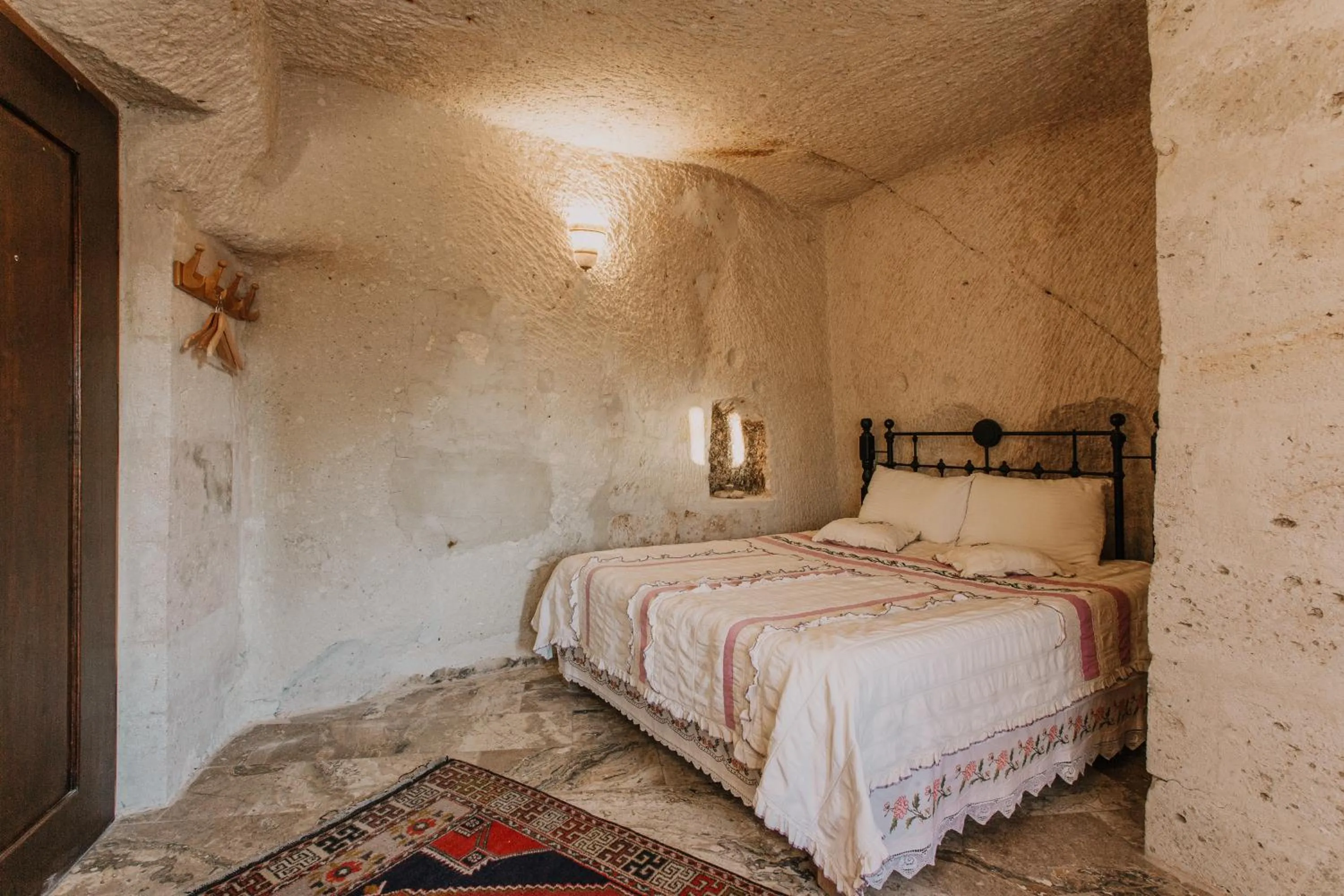 Bed in Village Cave House Hotel