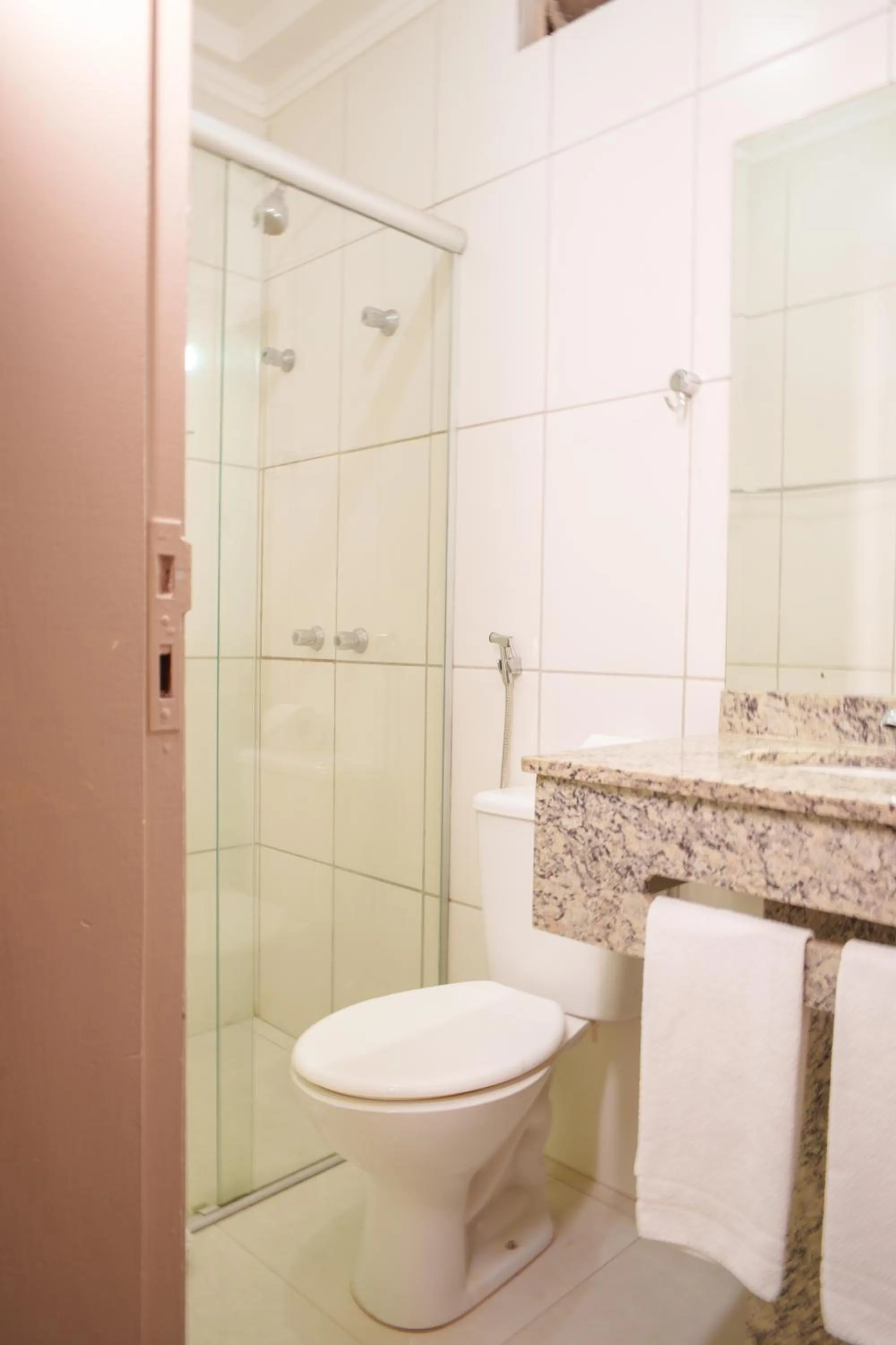 Bathroom in Hotel Dan Inn Express Ribeirão Preto By Nacional Inn