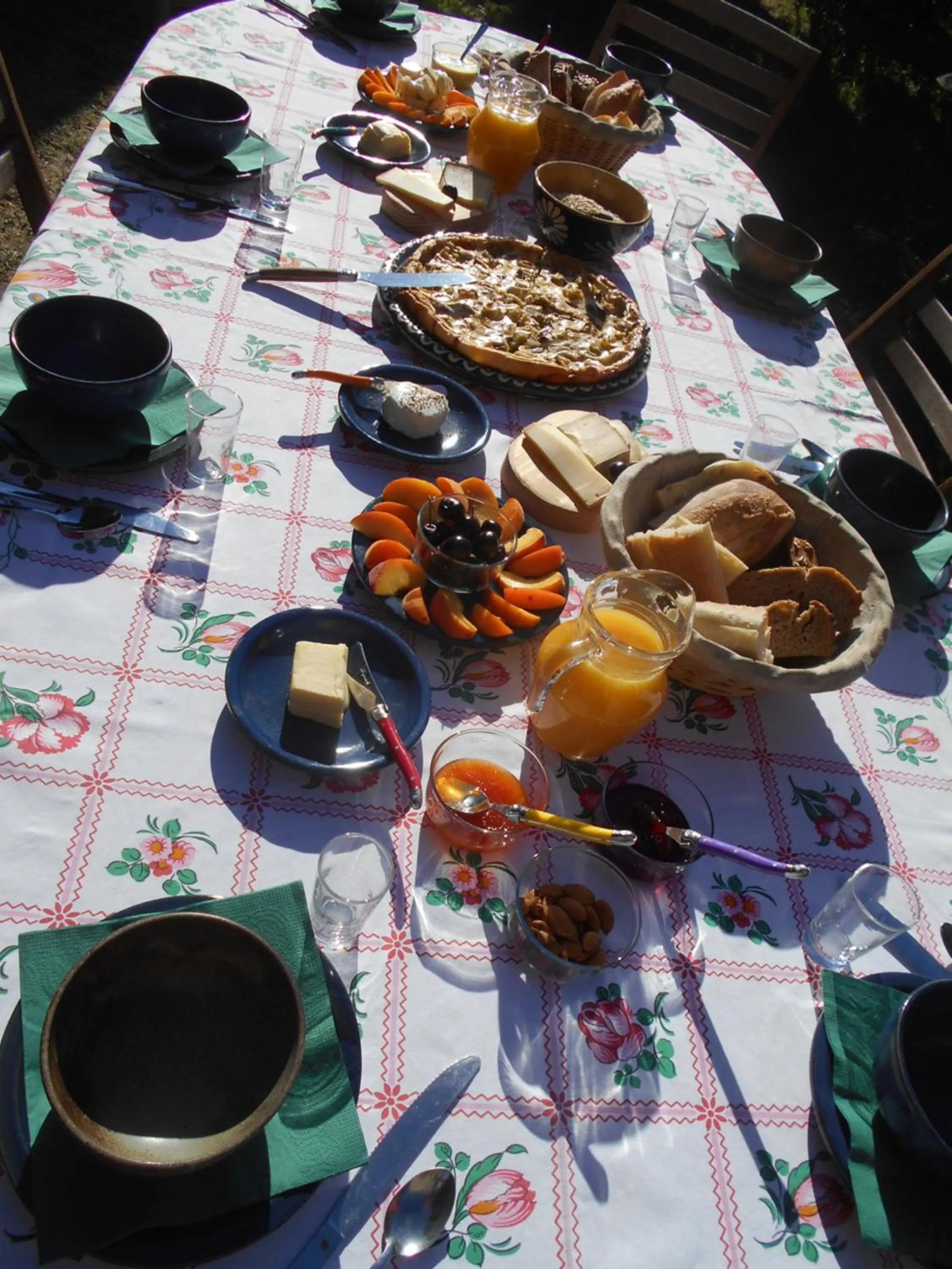 Breakfast in VALRELEY, chambres et table d'hôtes eco-friendly avec bain nordique au sud du massif du Jura