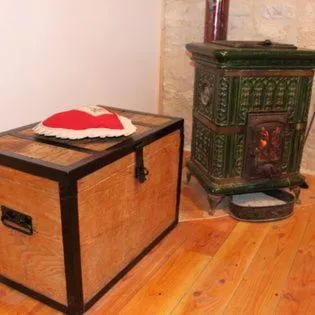 Kitchen or kitchenette in VALRELEY, chambres et table d'hôtes eco-friendly avec bain nordique au sud du massif du Jura