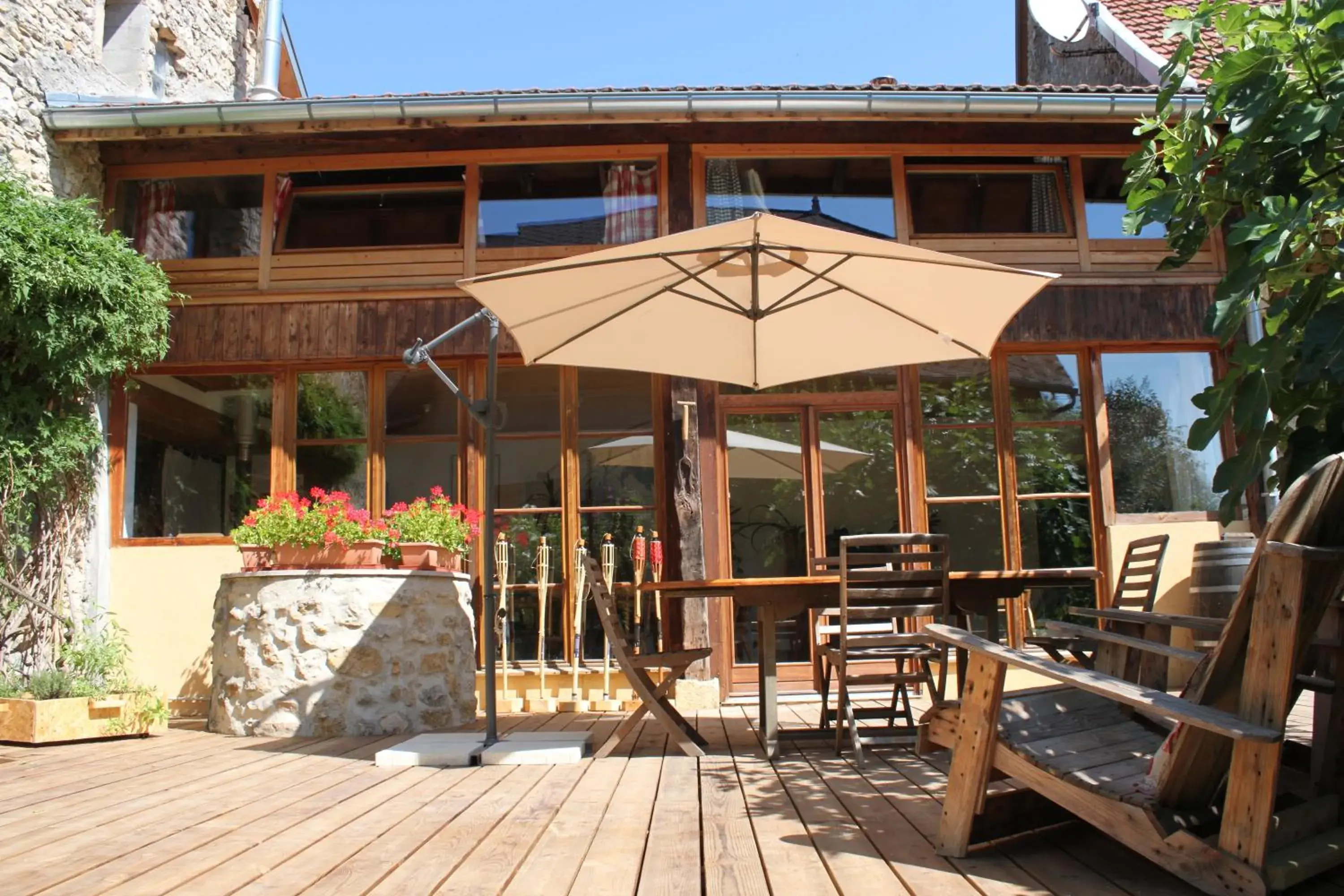 Family Room with Private Bathroom in VALRELEY, chambres et table d'hôtes eco-friendly avec bain nordique au sud du massif du Jura Family Room with Private Bathroom in VALRELEY, chambres et table d'hôtes eco-friendly avec bain nordique au sud du massif du Jura