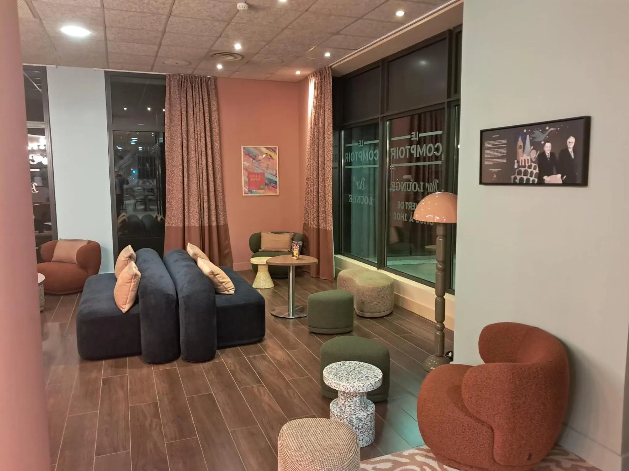 Communal lounge/ TV room in IBIS STYLES ALES CENTRE
